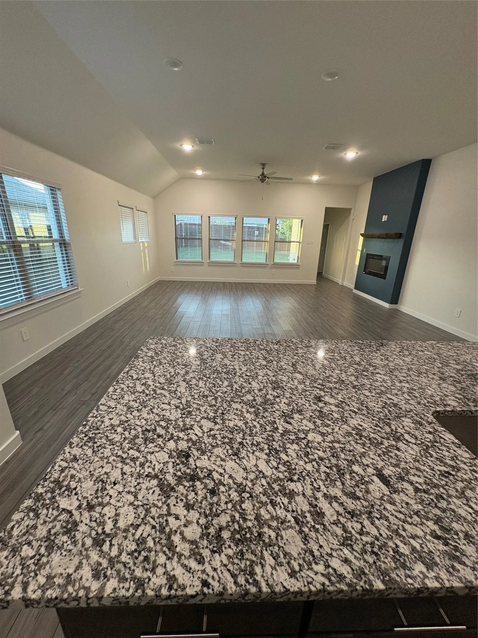 Single Family Residence For Rent in Hunt County , 3258 Feller Lane, Royse City, Texas 75189, 3 Bedroom, 2 Bathroom, 2 Garage spaces, 1,881 Sqft, built in 2021, mls#21353228, Real Estate Agent in Royse City, Homes For Rent in Hunt county, Homes For Rent in Royse City, Realtor in Royse City Texas, Real Estate Brokerage Independent Realty Texas, Luminita Cordes Realtor