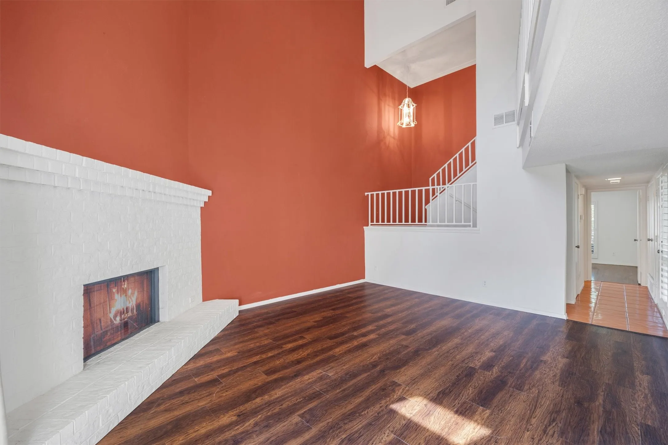 Townhouse For Sale in Tarrant County , 2906 Wayside Drive, Bedford, Texas 76021, 2 Bedroom, 2 Bathroom, 2 Garage spaces, 1,729 Sqft, built in 1978, mls#21353677, Real Estate Agent in Bedford, Homes For Sale in Tarrant county, Homes For Sale in Bedford, Realtor in Bedford Texas, Real Estate Brokerage Independent Realty Texas, Luminita Cordes Realtor