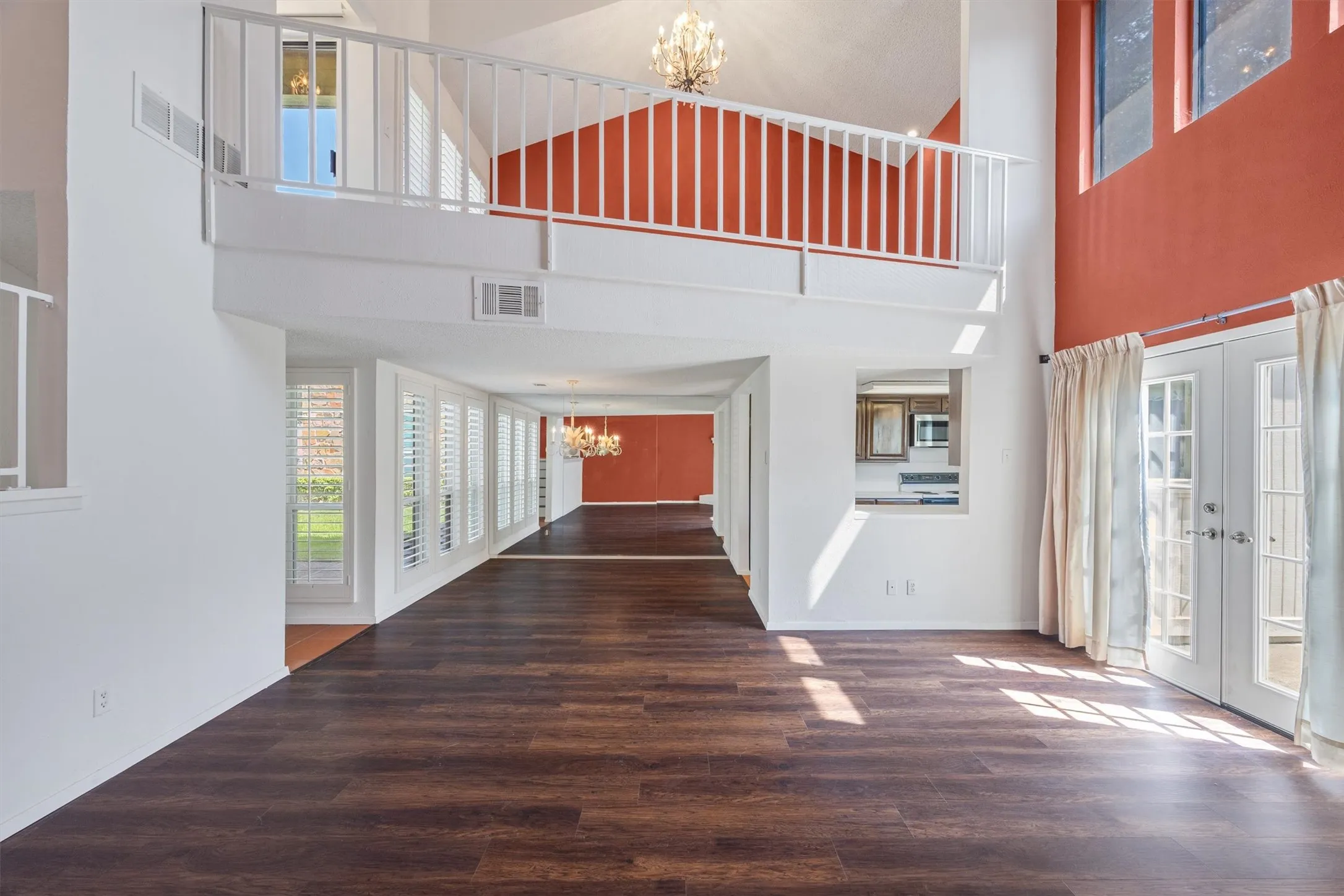Townhouse For Sale in Tarrant County , 2906 Wayside Drive, Bedford, Texas 76021, 2 Bedroom, 2 Bathroom, 2 Garage spaces, 1,729 Sqft, built in 1978, mls#21353677, Real Estate Agent in Bedford, Homes For Sale in Tarrant county, Homes For Sale in Bedford, Realtor in Bedford Texas, Real Estate Brokerage Independent Realty Texas, Luminita Cordes Realtor