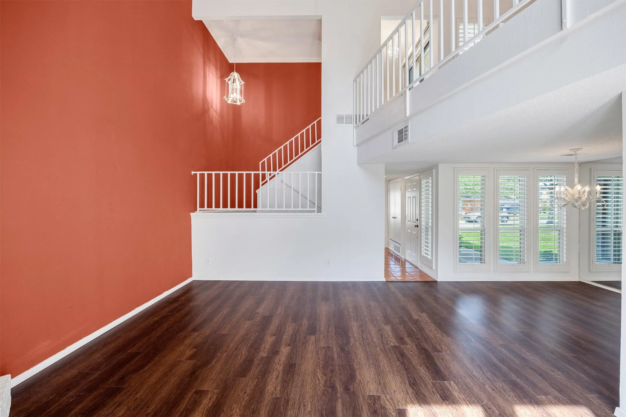 Townhouse For Sale in Tarrant County , 2906 Wayside Drive, Bedford, Texas 76021, 2 Bedroom, 2 Bathroom, 2 Garage spaces, 1,729 Sqft, built in 1978, mls#21353677, Real Estate Agent in Bedford, Homes For Sale in Tarrant county, Homes For Sale in Bedford, Realtor in Bedford Texas, Real Estate Brokerage Independent Realty Texas, Luminita Cordes Realtor