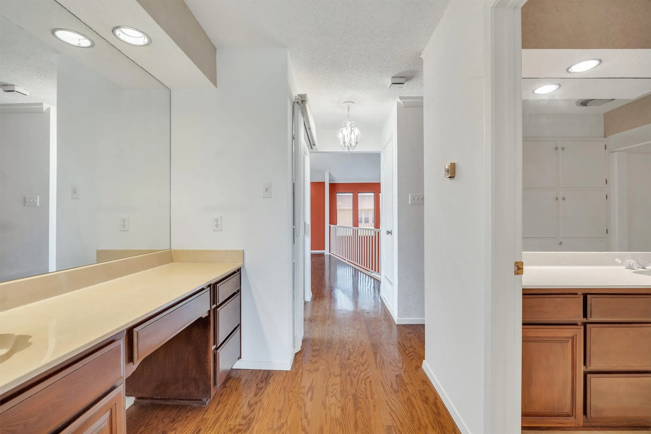 Townhouse For Sale in Tarrant County , 2906 Wayside Drive, Bedford, Texas 76021, 2 Bedroom, 2 Bathroom, 2 Garage spaces, 1,729 Sqft, built in 1978, mls#21353677, Real Estate Agent in Bedford, Homes For Sale in Tarrant county, Homes For Sale in Bedford, Realtor in Bedford Texas, Real Estate Brokerage Independent Realty Texas, Luminita Cordes Realtor