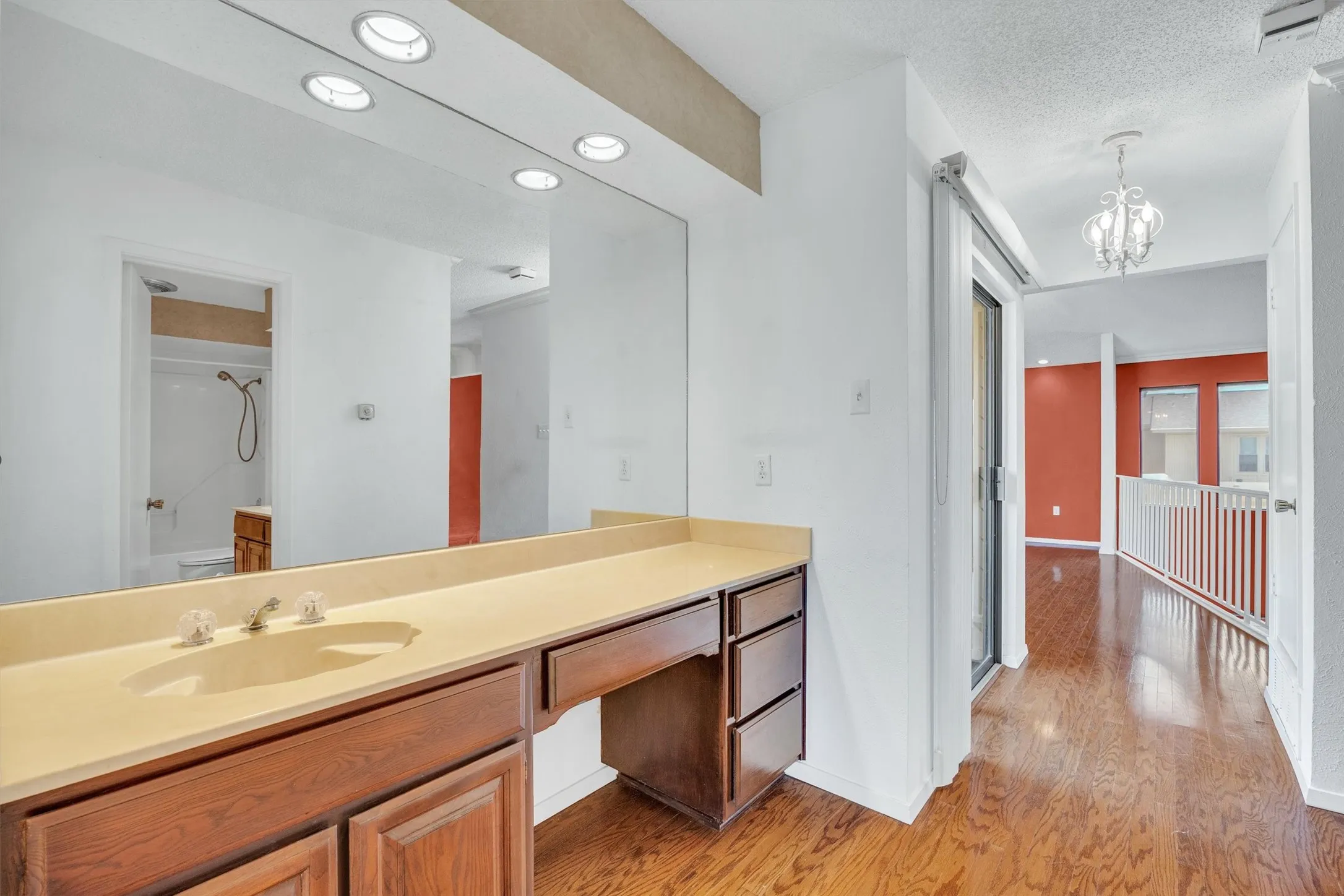 Townhouse For Sale in Tarrant County , 2906 Wayside Drive, Bedford, Texas 76021, 2 Bedroom, 2 Bathroom, 2 Garage spaces, 1,729 Sqft, built in 1978, mls#21353677, Real Estate Agent in Bedford, Homes For Sale in Tarrant county, Homes For Sale in Bedford, Realtor in Bedford Texas, Real Estate Brokerage Independent Realty Texas, Luminita Cordes Realtor