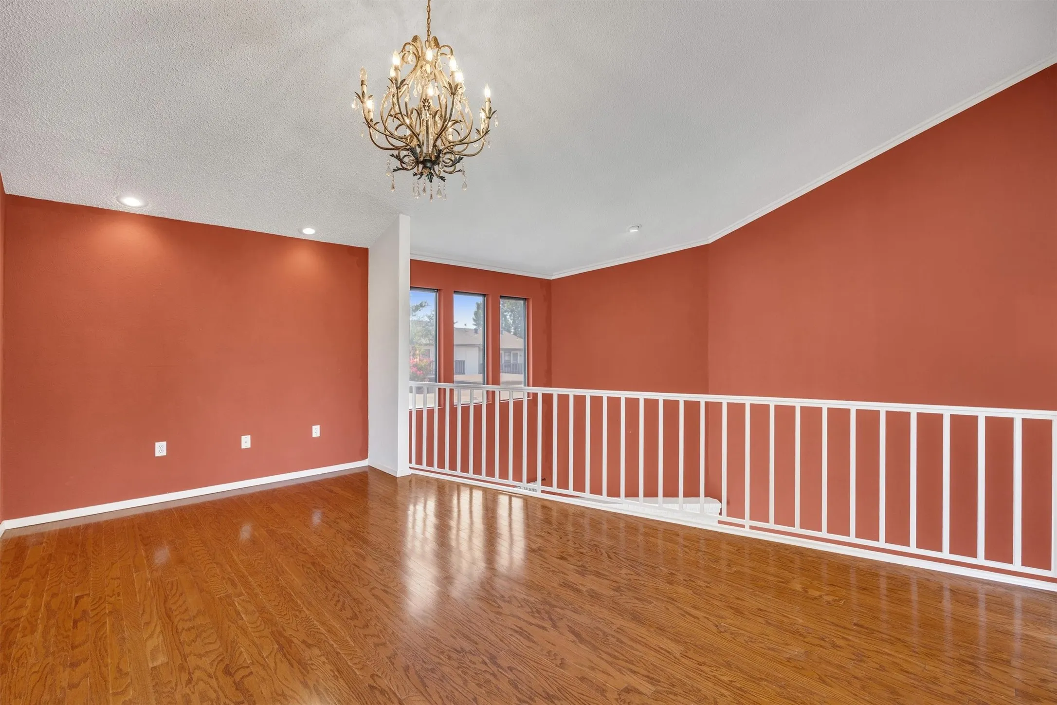 Townhouse For Sale in Tarrant County , 2906 Wayside Drive, Bedford, Texas 76021, 2 Bedroom, 2 Bathroom, 2 Garage spaces, 1,729 Sqft, built in 1978, mls#21353677, Real Estate Agent in Bedford, Homes For Sale in Tarrant county, Homes For Sale in Bedford, Realtor in Bedford Texas, Real Estate Brokerage Independent Realty Texas, Luminita Cordes Realtor