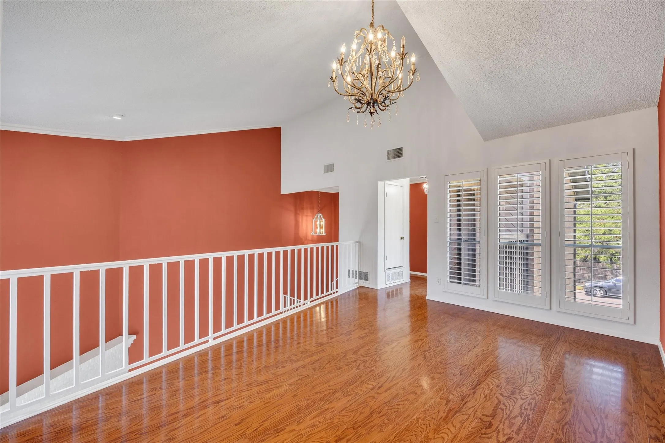 Townhouse For Sale in Tarrant County , 2906 Wayside Drive, Bedford, Texas 76021, 2 Bedroom, 2 Bathroom, 2 Garage spaces, 1,729 Sqft, built in 1978, mls#21353677, Real Estate Agent in Bedford, Homes For Sale in Tarrant county, Homes For Sale in Bedford, Realtor in Bedford Texas, Real Estate Brokerage Independent Realty Texas, Luminita Cordes Realtor