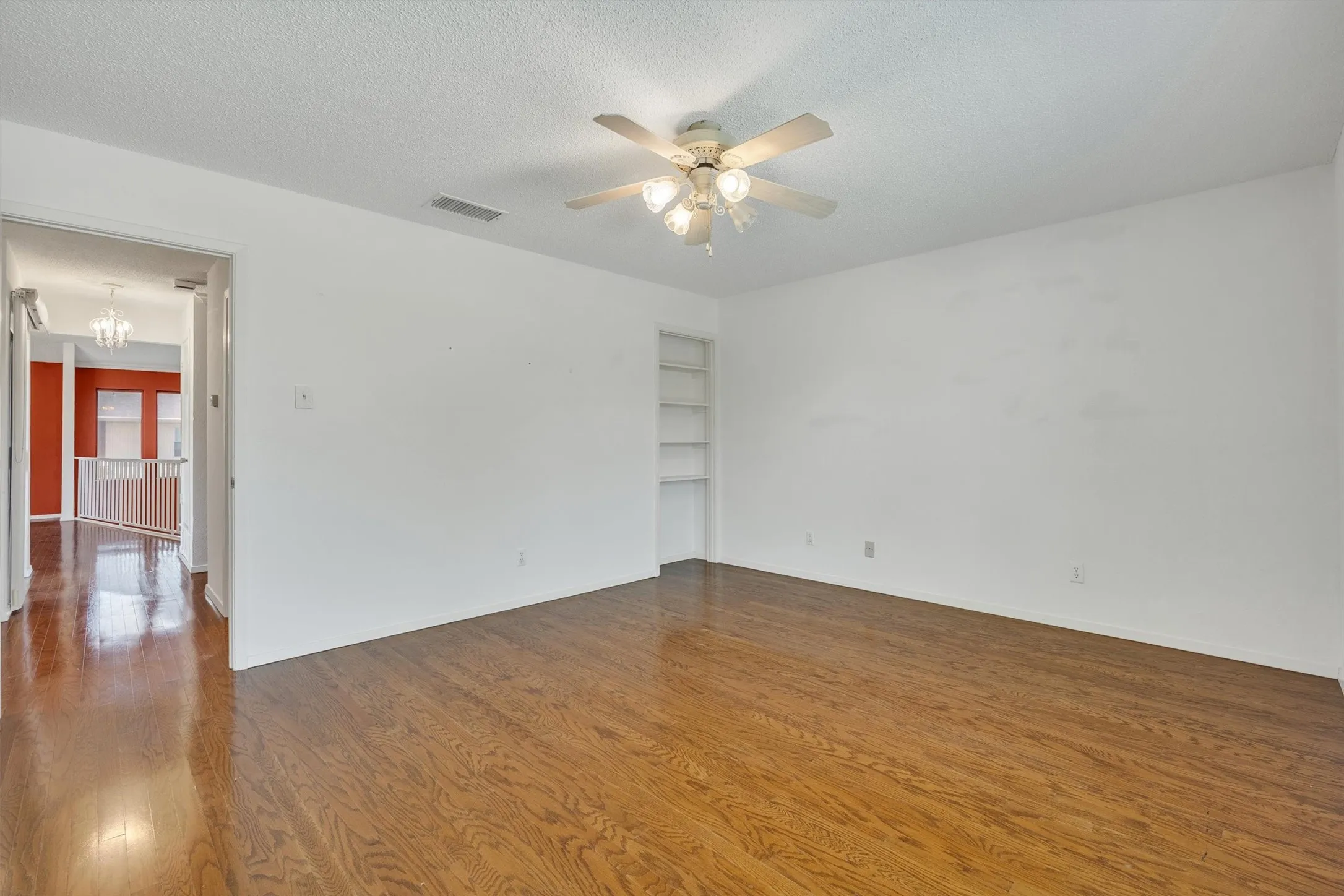 Townhouse For Sale in Tarrant County , 2906 Wayside Drive, Bedford, Texas 76021, 2 Bedroom, 2 Bathroom, 2 Garage spaces, 1,729 Sqft, built in 1978, mls#21353677, Real Estate Agent in Bedford, Homes For Sale in Tarrant county, Homes For Sale in Bedford, Realtor in Bedford Texas, Real Estate Brokerage Independent Realty Texas, Luminita Cordes Realtor
