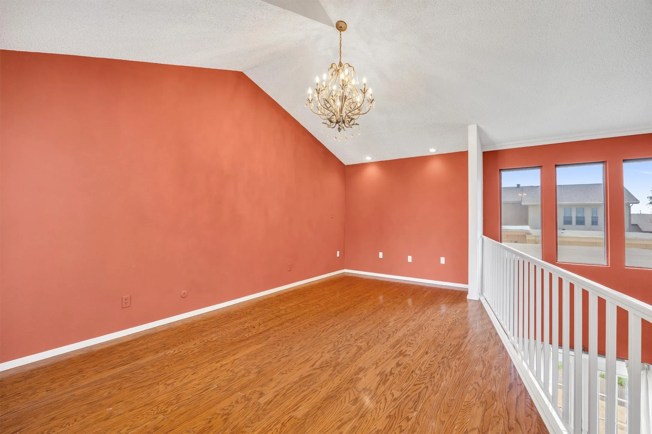 Townhouse For Sale in Tarrant County , 2906 Wayside Drive, Bedford, Texas 76021, 2 Bedroom, 2 Bathroom, 2 Garage spaces, 1,729 Sqft, built in 1978, mls#21353677, Real Estate Agent in Bedford, Homes For Sale in Tarrant county, Homes For Sale in Bedford, Realtor in Bedford Texas, Real Estate Brokerage Independent Realty Texas, Luminita Cordes Realtor