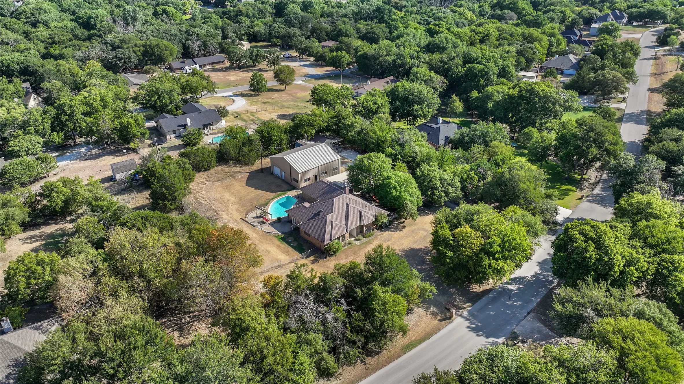 Single Family Residence For Sale in Parker County , 3603 Bluebonnet Circle, Weatherford, Texas 76087, 3 Bedroom, 2 Bathroom, 2 Garage spaces, 1,982 Sqft, built in 1985, mls#21350658, Real Estate Agent in Weatherford, Homes For Sale in Parker county, Homes For Sale in Weatherford, Realtor in Weatherford Texas, Real Estate Brokerage Independent Realty Texas, Luminita Cordes Realtor
