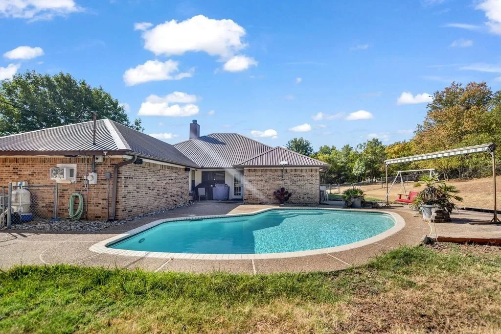 Single Family Residence For Sale in Parker County , 3603 Bluebonnet Circle, Weatherford, Texas 76087, 3 Bedroom, 2 Bathroom, 2 Garage spaces, 1,982 Sqft, built in 1985, mls#21350658, Real Estate Agent in Weatherford, Homes For Sale in Parker county, Homes For Sale in Weatherford, Realtor in Weatherford Texas, Real Estate Brokerage Independent Realty Texas, Luminita Cordes Realtor