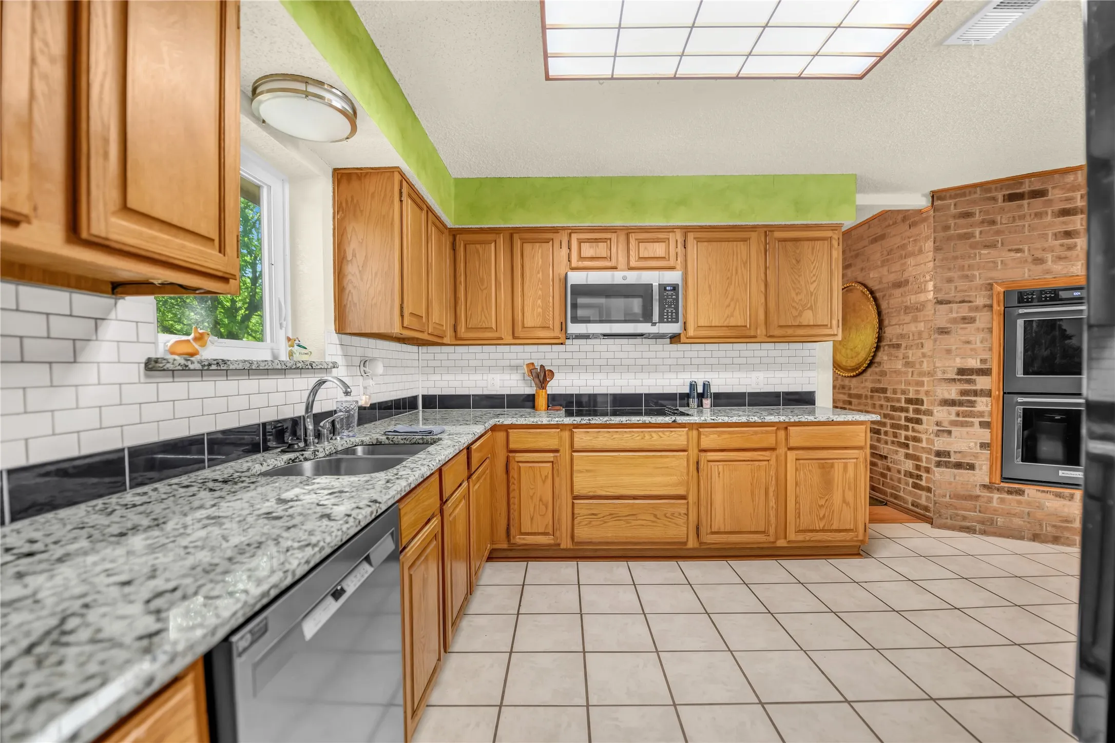 Single Family Residence For Sale in Parker County , 3603 Bluebonnet Circle, Weatherford, Texas 76087, 3 Bedroom, 2 Bathroom, 2 Garage spaces, 1,982 Sqft, built in 1985, mls#21350658, Real Estate Agent in Weatherford, Homes For Sale in Parker county, Homes For Sale in Weatherford, Realtor in Weatherford Texas, Real Estate Brokerage Independent Realty Texas, Luminita Cordes Realtor