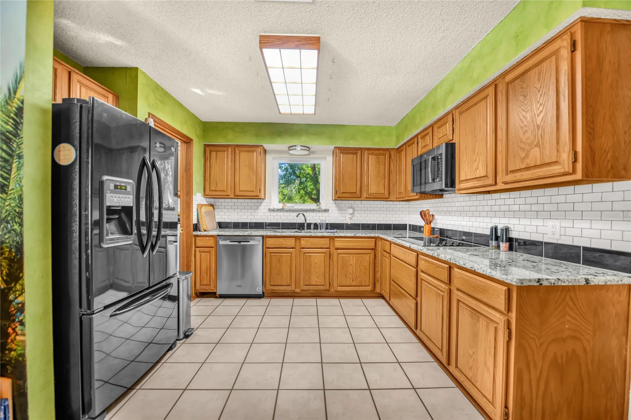 Single Family Residence For Sale in Parker County , 3603 Bluebonnet Circle, Weatherford, Texas 76087, 3 Bedroom, 2 Bathroom, 2 Garage spaces, 1,982 Sqft, built in 1985, mls#21350658, Real Estate Agent in Weatherford, Homes For Sale in Parker county, Homes For Sale in Weatherford, Realtor in Weatherford Texas, Real Estate Brokerage Independent Realty Texas, Luminita Cordes Realtor