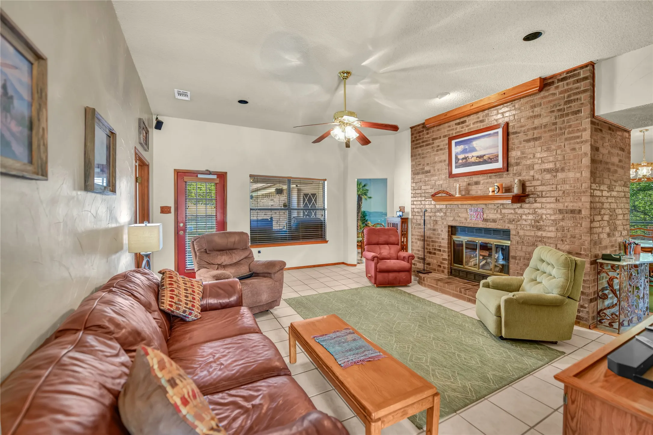 Single Family Residence For Sale in Parker County , 3603 Bluebonnet Circle, Weatherford, Texas 76087, 3 Bedroom, 2 Bathroom, 2 Garage spaces, 1,982 Sqft, built in 1985, mls#21350658, Real Estate Agent in Weatherford, Homes For Sale in Parker county, Homes For Sale in Weatherford, Realtor in Weatherford Texas, Real Estate Brokerage Independent Realty Texas, Luminita Cordes Realtor