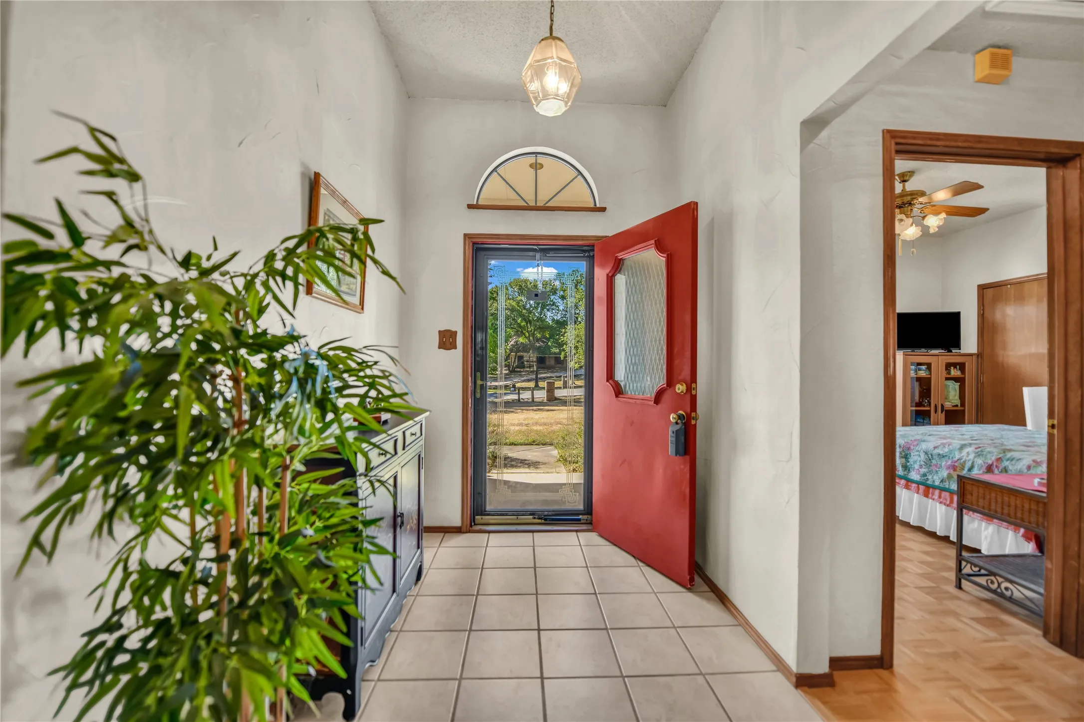 Single Family Residence For Sale in Parker County , 3603 Bluebonnet Circle, Weatherford, Texas 76087, 3 Bedroom, 2 Bathroom, 2 Garage spaces, 1,982 Sqft, built in 1985, mls#21350658, Real Estate Agent in Weatherford, Homes For Sale in Parker county, Homes For Sale in Weatherford, Realtor in Weatherford Texas, Real Estate Brokerage Independent Realty Texas, Luminita Cordes Realtor