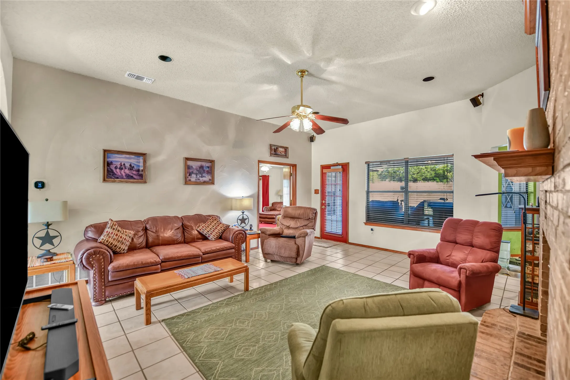 Single Family Residence For Sale in Parker County , 3603 Bluebonnet Circle, Weatherford, Texas 76087, 3 Bedroom, 2 Bathroom, 2 Garage spaces, 1,982 Sqft, built in 1985, mls#21350658, Real Estate Agent in Weatherford, Homes For Sale in Parker county, Homes For Sale in Weatherford, Realtor in Weatherford Texas, Real Estate Brokerage Independent Realty Texas, Luminita Cordes Realtor