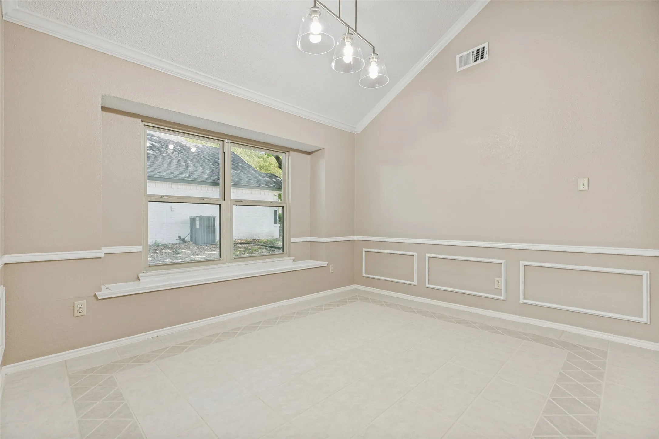 Single Family Residence For Sale in Collin County , 2407 Rockhill Road, Mc Kinney, Texas 75072, 3 Bedroom, 2 Bathroom, 2 Garage spaces, 1,609 Sqft, built in 1991, mls#21353885, Real Estate Agent in Mc Kinney, Homes For Sale in Collin county, Homes For Sale in Mc Kinney, Realtor in Mc Kinney Texas, Real Estate Brokerage Independent Realty Texas, Luminita Cordes Realtor