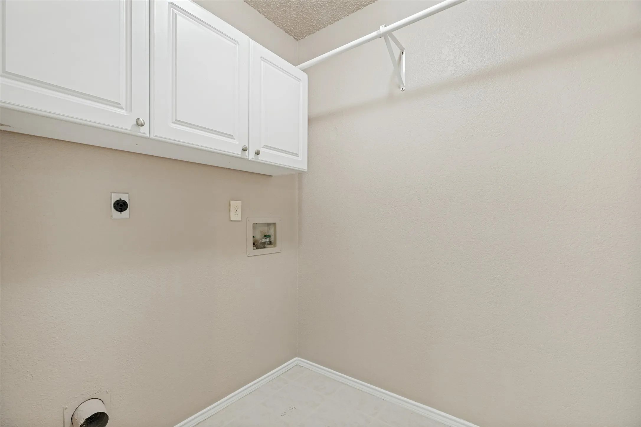 Single Family Residence For Sale in Collin County , 2407 Rockhill Road, Mc Kinney, Texas 75072, 3 Bedroom, 2 Bathroom, 2 Garage spaces, 1,609 Sqft, built in 1991, mls#21353885, Real Estate Agent in Mc Kinney, Homes For Sale in Collin county, Homes For Sale in Mc Kinney, Realtor in Mc Kinney Texas, Real Estate Brokerage Independent Realty Texas, Luminita Cordes Realtor