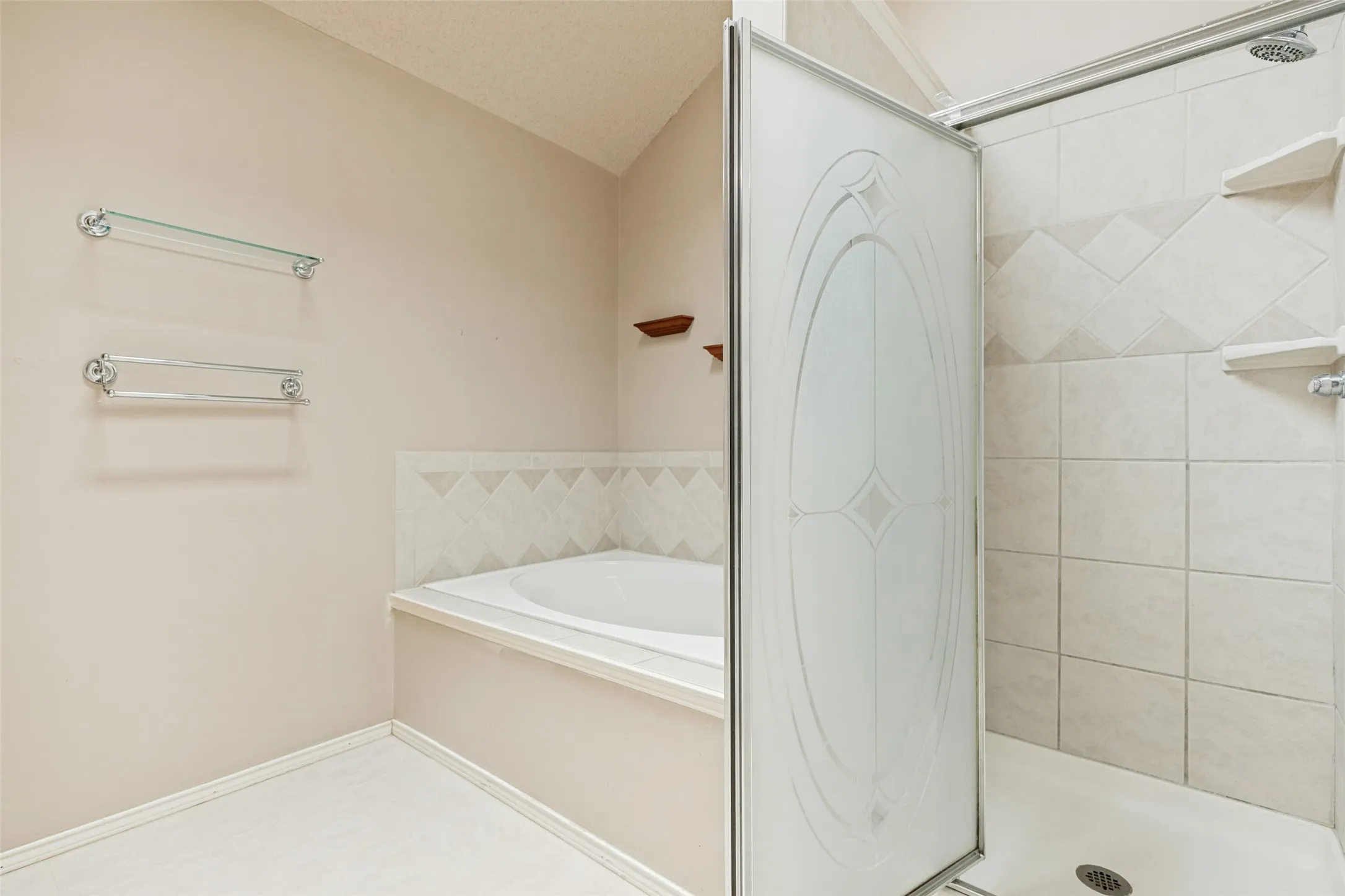 Single Family Residence For Sale in Collin County , 2407 Rockhill Road, Mc Kinney, Texas 75072, 3 Bedroom, 2 Bathroom, 2 Garage spaces, 1,609 Sqft, built in 1991, mls#21353885, Real Estate Agent in Mc Kinney, Homes For Sale in Collin county, Homes For Sale in Mc Kinney, Realtor in Mc Kinney Texas, Real Estate Brokerage Independent Realty Texas, Luminita Cordes Realtor