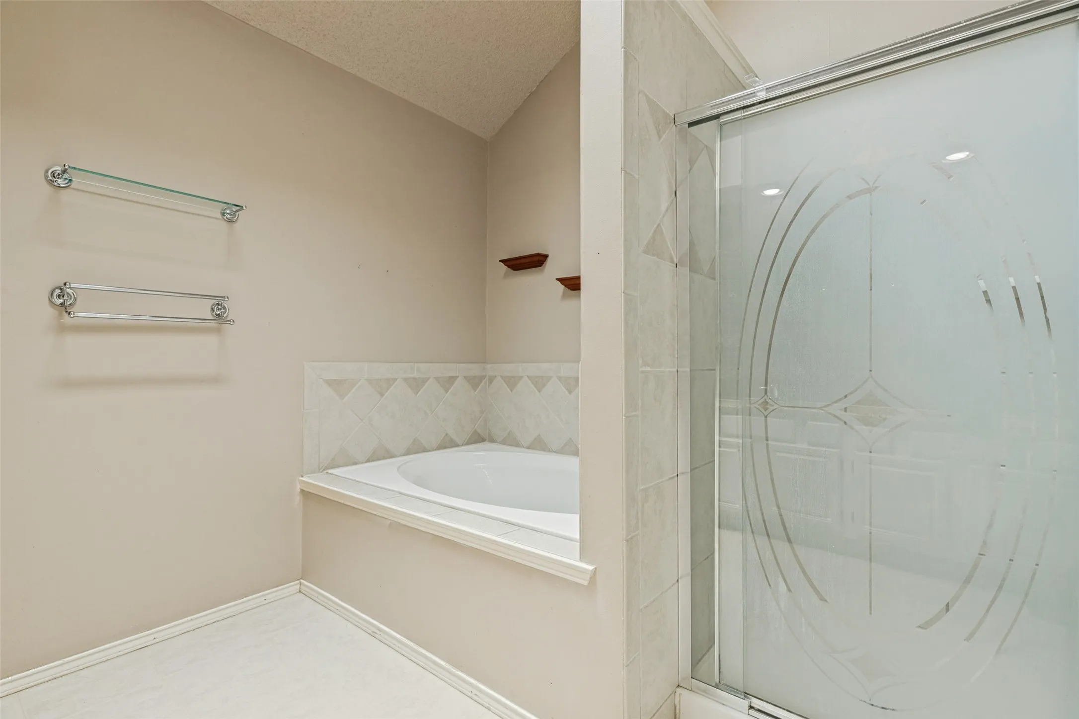 Single Family Residence For Sale in Collin County , 2407 Rockhill Road, Mc Kinney, Texas 75072, 3 Bedroom, 2 Bathroom, 2 Garage spaces, 1,609 Sqft, built in 1991, mls#21353885, Real Estate Agent in Mc Kinney, Homes For Sale in Collin county, Homes For Sale in Mc Kinney, Realtor in Mc Kinney Texas, Real Estate Brokerage Independent Realty Texas, Luminita Cordes Realtor