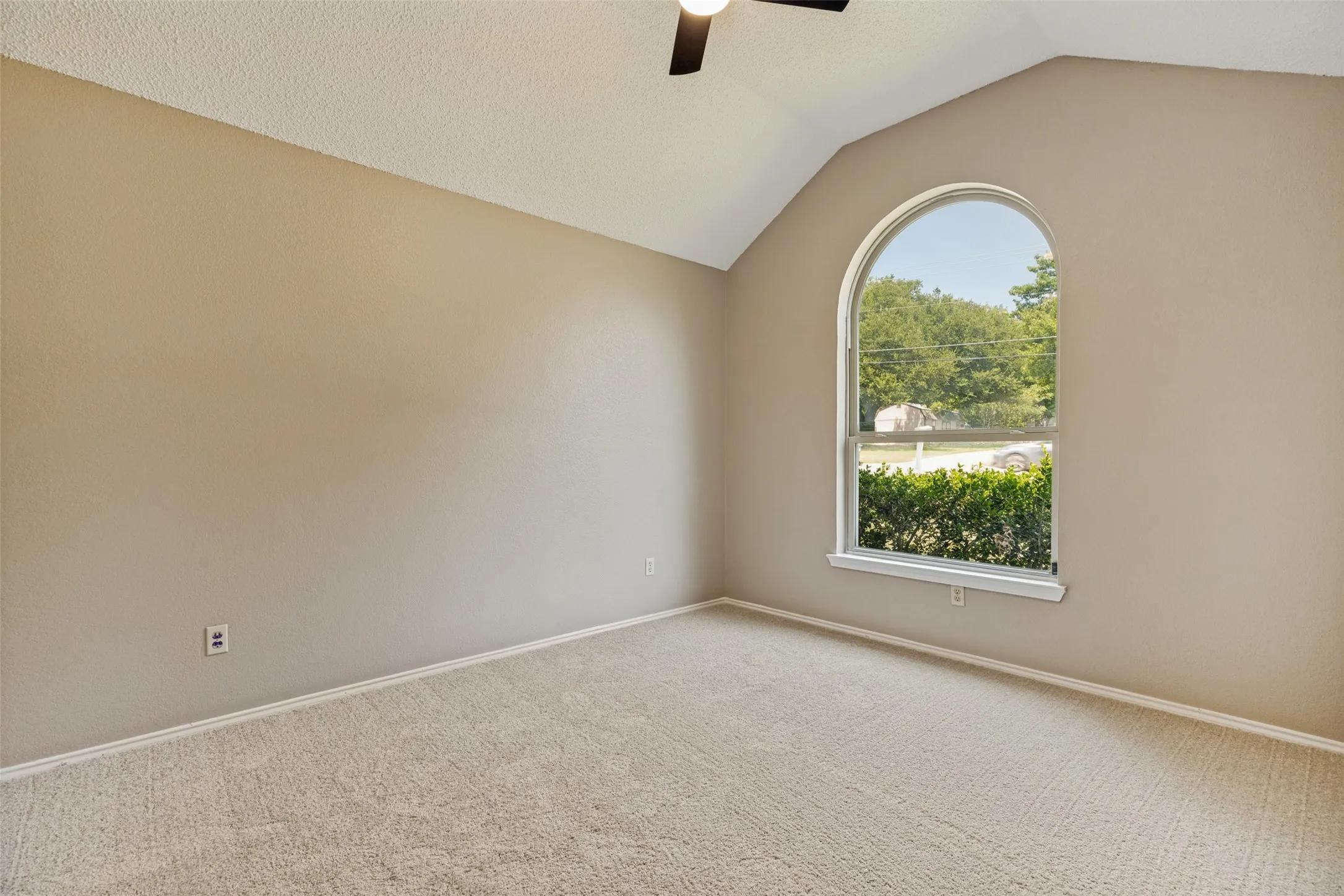 Single Family Residence For Sale in Collin County , 2407 Rockhill Road, Mc Kinney, Texas 75072, 3 Bedroom, 2 Bathroom, 2 Garage spaces, 1,609 Sqft, built in 1991, mls#21353885, Real Estate Agent in Mc Kinney, Homes For Sale in Collin county, Homes For Sale in Mc Kinney, Realtor in Mc Kinney Texas, Real Estate Brokerage Independent Realty Texas, Luminita Cordes Realtor