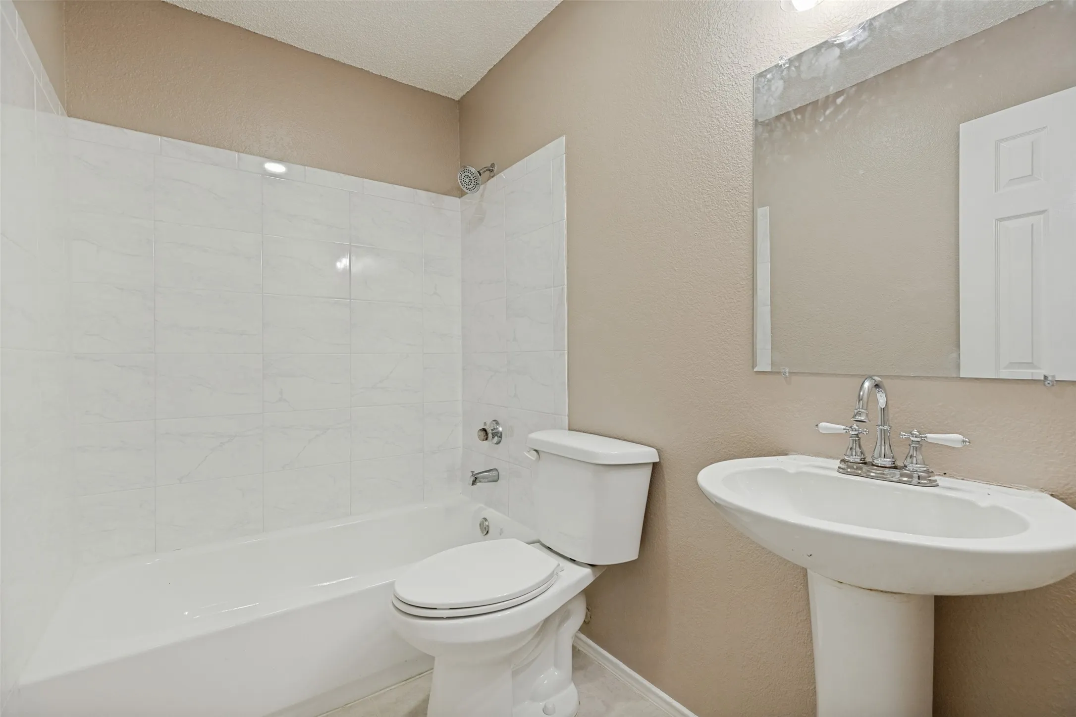 Single Family Residence For Sale in Collin County , 2407 Rockhill Road, Mc Kinney, Texas 75072, 3 Bedroom, 2 Bathroom, 2 Garage spaces, 1,609 Sqft, built in 1991, mls#21353885, Real Estate Agent in Mc Kinney, Homes For Sale in Collin county, Homes For Sale in Mc Kinney, Realtor in Mc Kinney Texas, Real Estate Brokerage Independent Realty Texas, Luminita Cordes Realtor