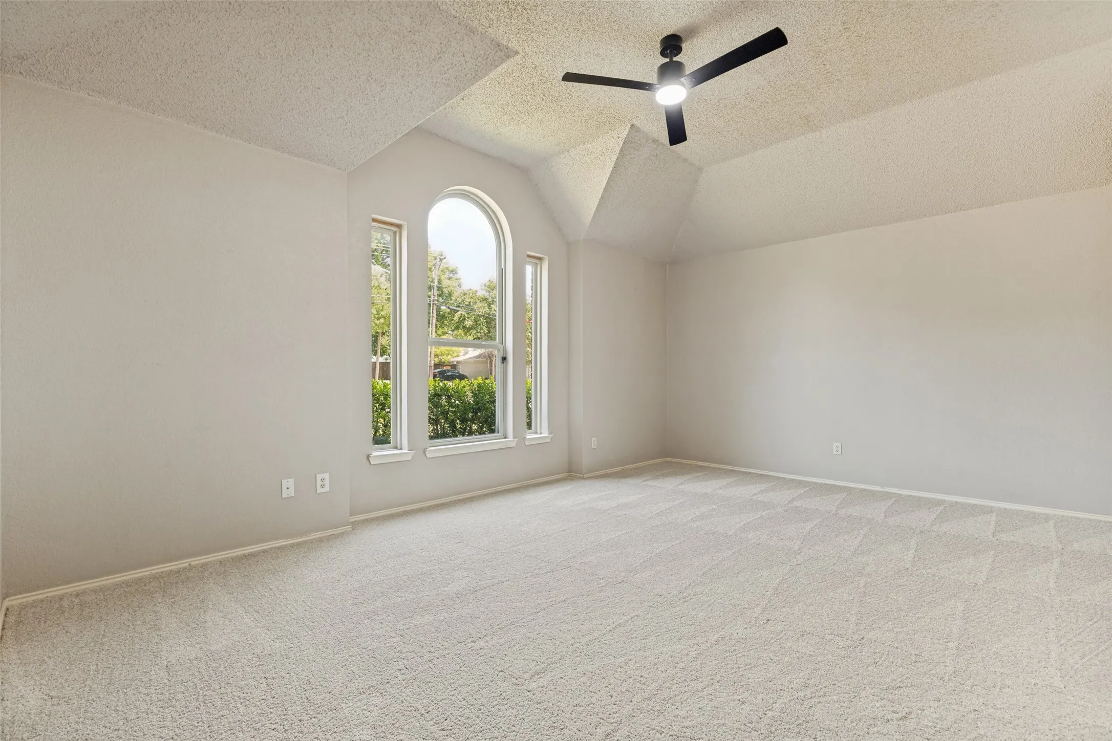 Single Family Residence For Sale in Collin County , 2407 Rockhill Road, Mc Kinney, Texas 75072, 3 Bedroom, 2 Bathroom, 2 Garage spaces, 1,609 Sqft, built in 1991, mls#21353885, Real Estate Agent in Mc Kinney, Homes For Sale in Collin county, Homes For Sale in Mc Kinney, Realtor in Mc Kinney Texas, Real Estate Brokerage Independent Realty Texas, Luminita Cordes Realtor