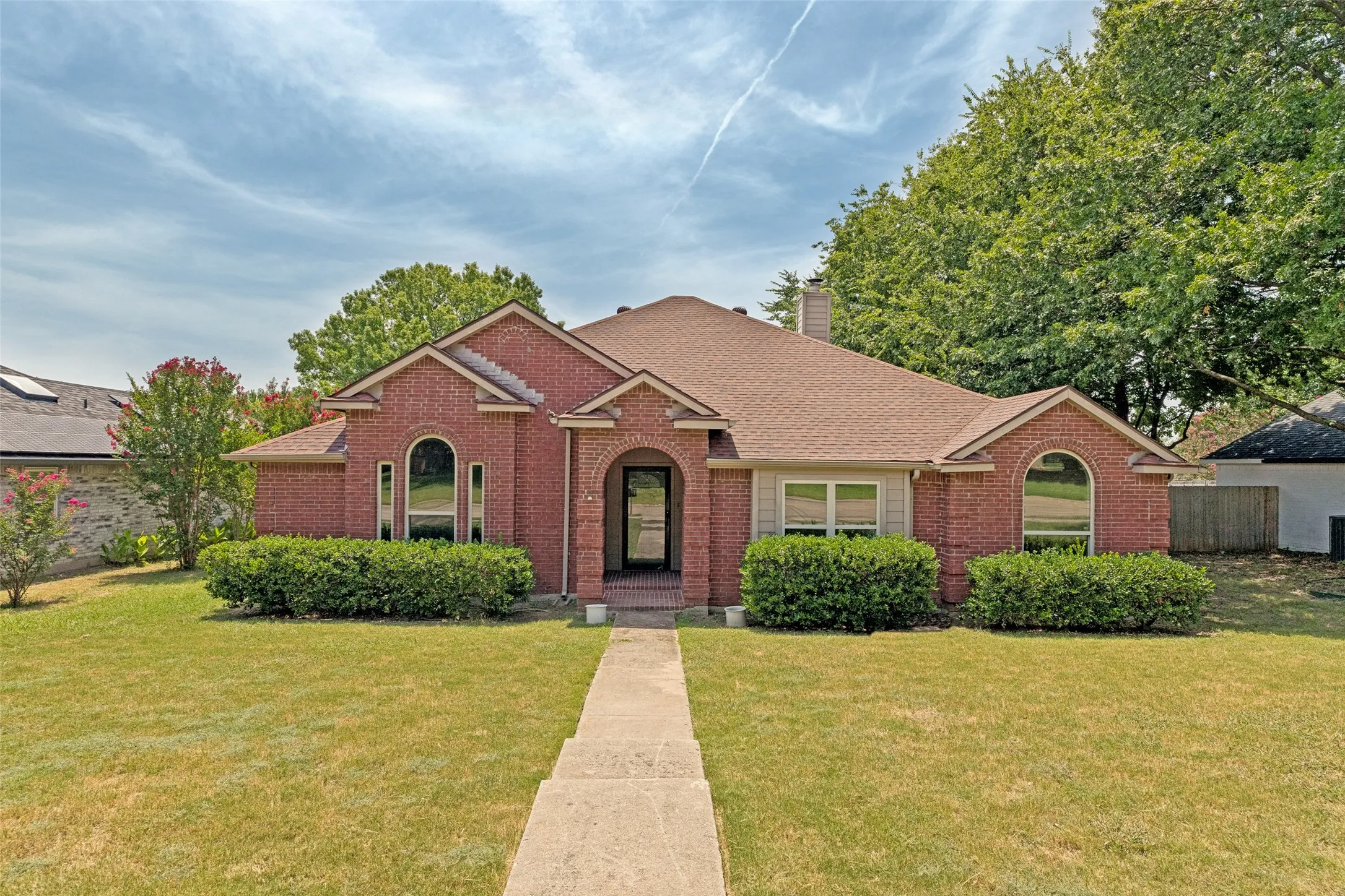 Single Family Residence For Sale in Collin County , 2407 Rockhill Road, Mc Kinney, Texas 75072, 3 Bedroom, 2 Bathroom, 2 Garage spaces, 1,609 Sqft, built in 1991, mls#21353885, Real Estate Agent in Mc Kinney, Homes For Sale in Collin county, Homes For Sale in Mc Kinney, Realtor in Mc Kinney Texas, Real Estate Brokerage Independent Realty Texas, Luminita Cordes Realtor