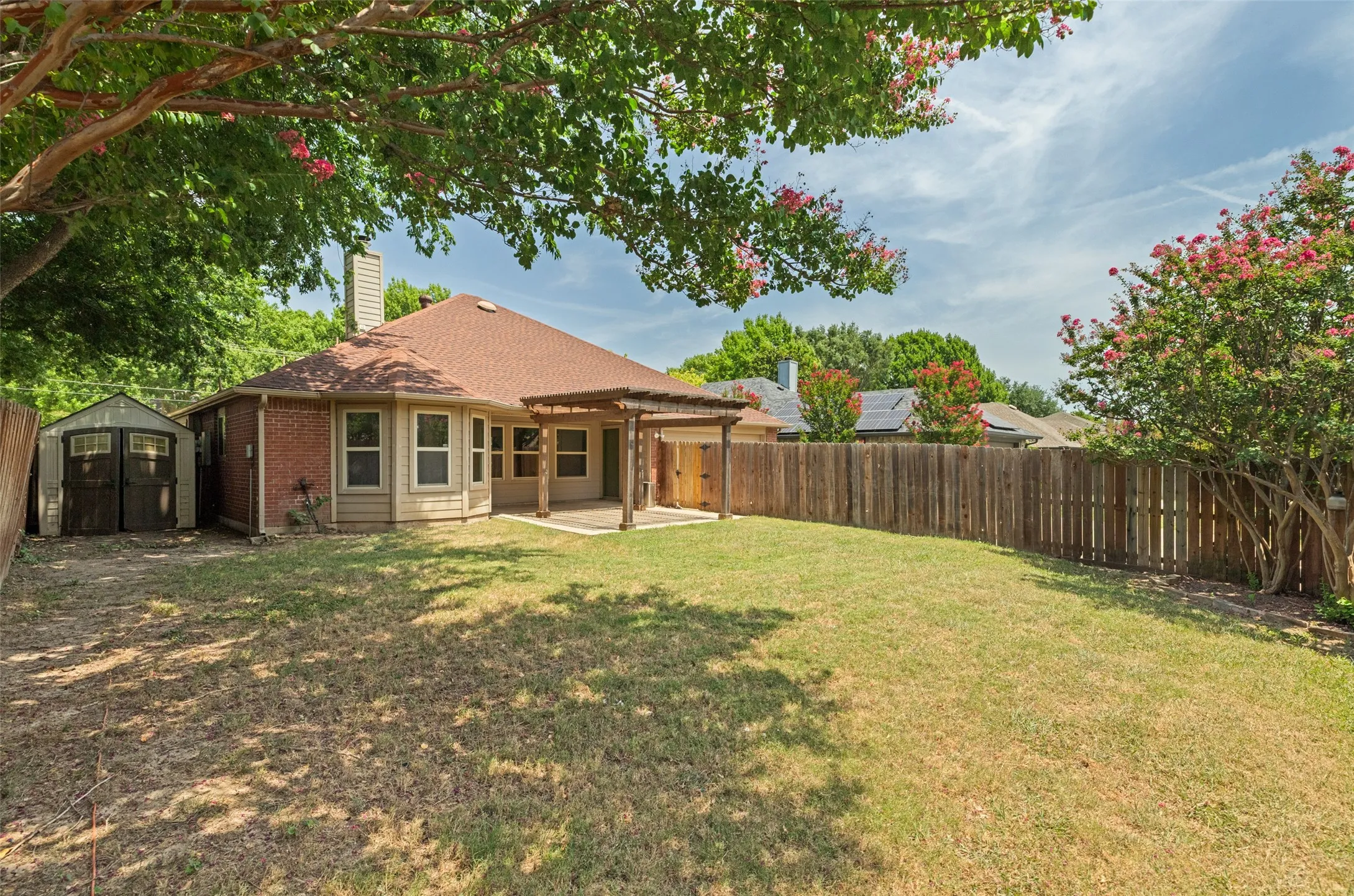 Single Family Residence For Sale in Collin County , 2407 Rockhill Road, Mc Kinney, Texas 75072, 3 Bedroom, 2 Bathroom, 2 Garage spaces, 1,609 Sqft, built in 1991, mls#21353885, Real Estate Agent in Mc Kinney, Homes For Sale in Collin county, Homes For Sale in Mc Kinney, Realtor in Mc Kinney Texas, Real Estate Brokerage Independent Realty Texas, Luminita Cordes Realtor