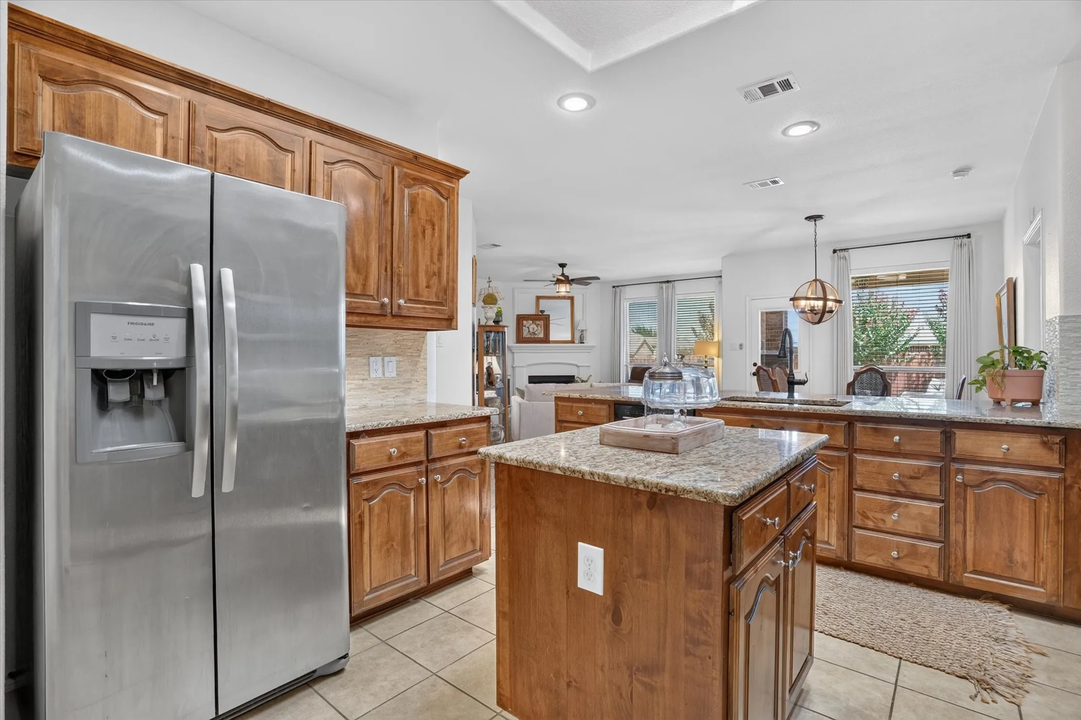 Single Family Residence For Sale in Parker County , 2201 Kaitlyn Drive, Weatherford, Texas 76087, 3 Bedroom, 2 Bathroom, 2 Garage spaces, 1,862 Sqft, built in 2009, mls#21353948, Real Estate Agent in Weatherford, Homes For Sale in Parker county, Homes For Sale in Weatherford, Realtor in Weatherford Texas, Real Estate Brokerage Independent Realty Texas, Luminita Cordes Realtor