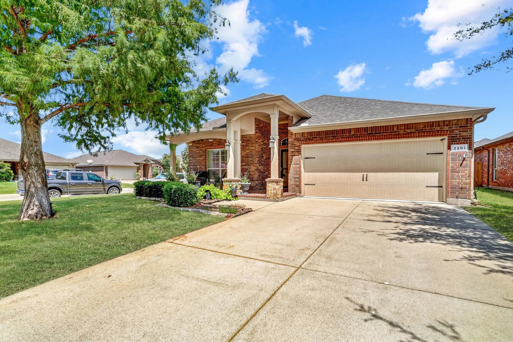 Single Family Residence For Sale in Parker County , 2201 Kaitlyn Drive, Weatherford, Texas 76087, 3 Bedroom, 2 Bathroom, 2 Garage spaces, 1,862 Sqft, built in 2009, mls#21353948, Real Estate Agent in Weatherford, Homes For Sale in Parker county, Homes For Sale in Weatherford, Realtor in Weatherford Texas, Real Estate Brokerage Independent Realty Texas, Luminita Cordes Realtor