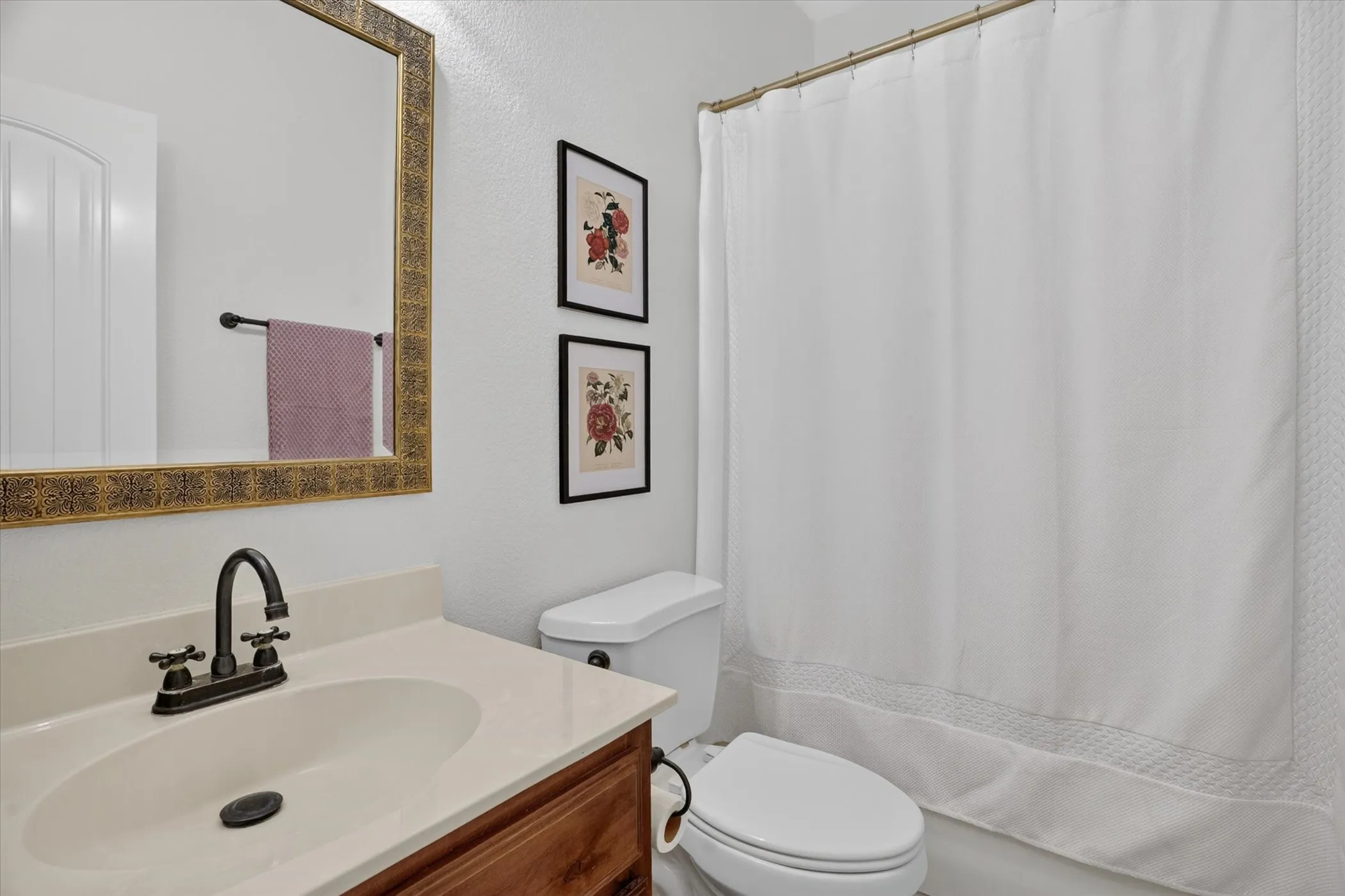 Single Family Residence For Sale in Parker County , 2201 Kaitlyn Drive, Weatherford, Texas 76087, 3 Bedroom, 2 Bathroom, 2 Garage spaces, 1,862 Sqft, built in 2009, mls#21353948, Real Estate Agent in Weatherford, Homes For Sale in Parker county, Homes For Sale in Weatherford, Realtor in Weatherford Texas, Real Estate Brokerage Independent Realty Texas, Luminita Cordes Realtor
