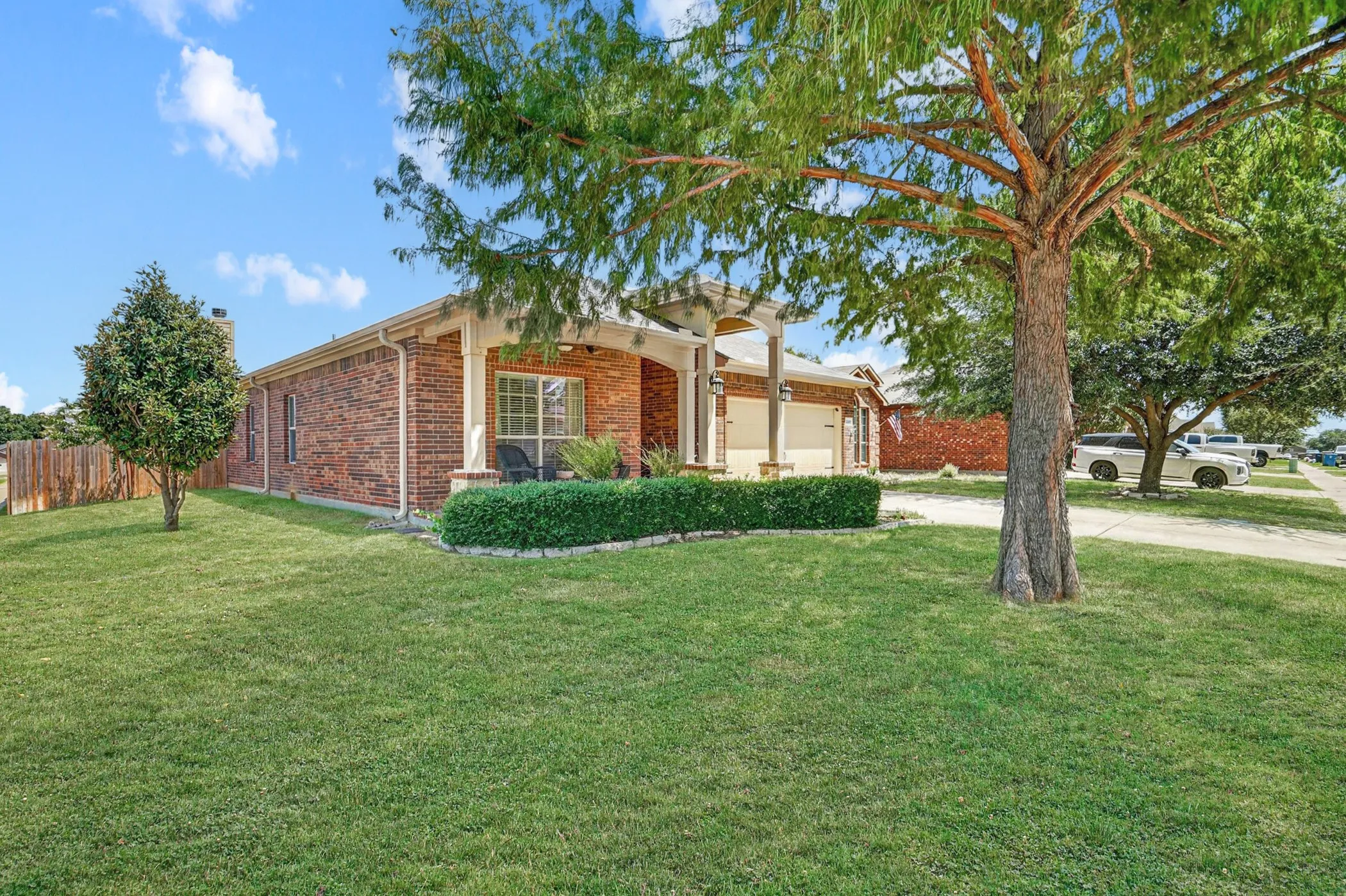 Single Family Residence For Sale in Parker County , 2201 Kaitlyn Drive, Weatherford, Texas 76087, 3 Bedroom, 2 Bathroom, 2 Garage spaces, 1,862 Sqft, built in 2009, mls#21353948, Real Estate Agent in Weatherford, Homes For Sale in Parker county, Homes For Sale in Weatherford, Realtor in Weatherford Texas, Real Estate Brokerage Independent Realty Texas, Luminita Cordes Realtor