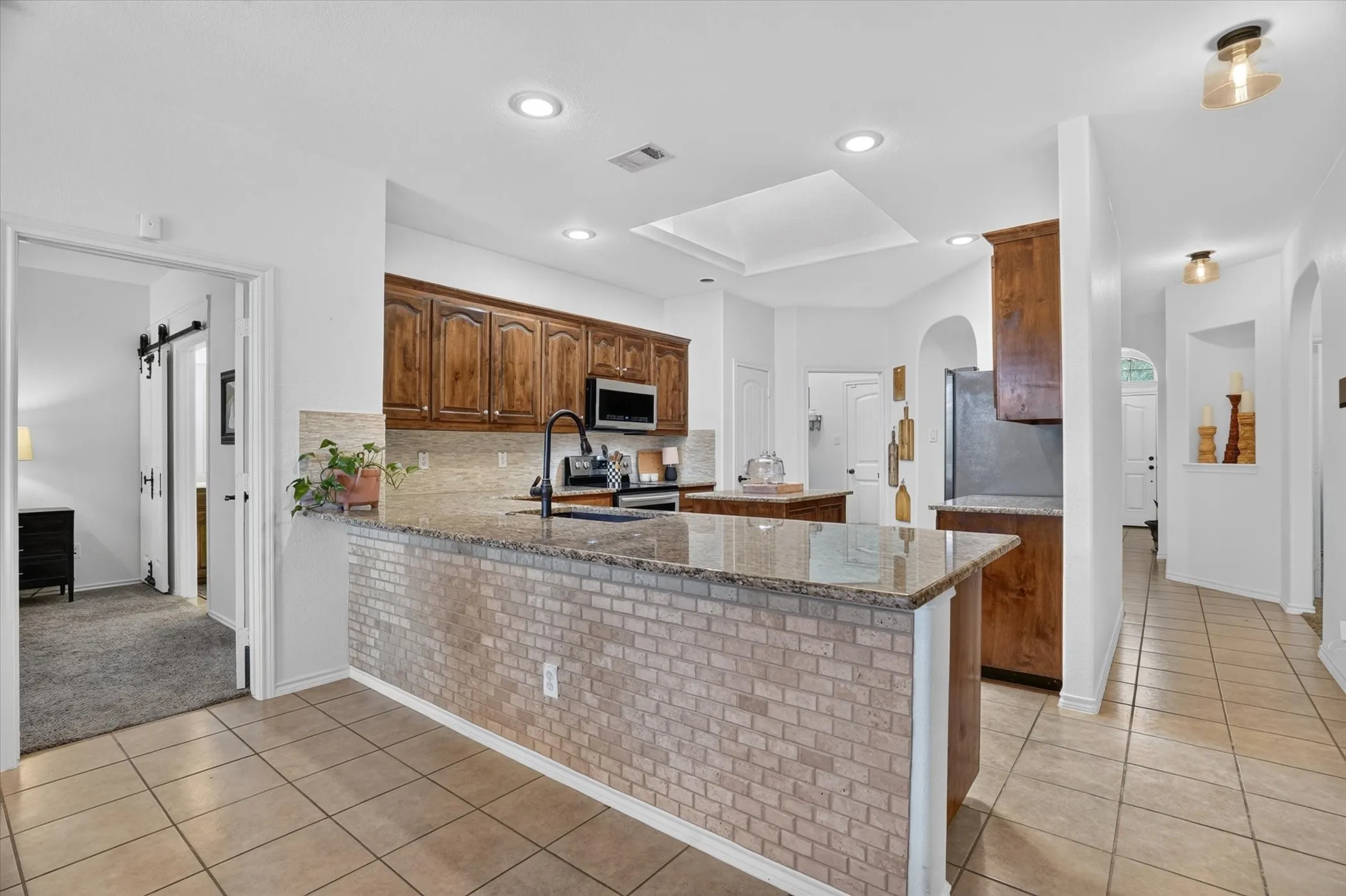Single Family Residence For Sale in Parker County , 2201 Kaitlyn Drive, Weatherford, Texas 76087, 3 Bedroom, 2 Bathroom, 2 Garage spaces, 1,862 Sqft, built in 2009, mls#21353948, Real Estate Agent in Weatherford, Homes For Sale in Parker county, Homes For Sale in Weatherford, Realtor in Weatherford Texas, Real Estate Brokerage Independent Realty Texas, Luminita Cordes Realtor