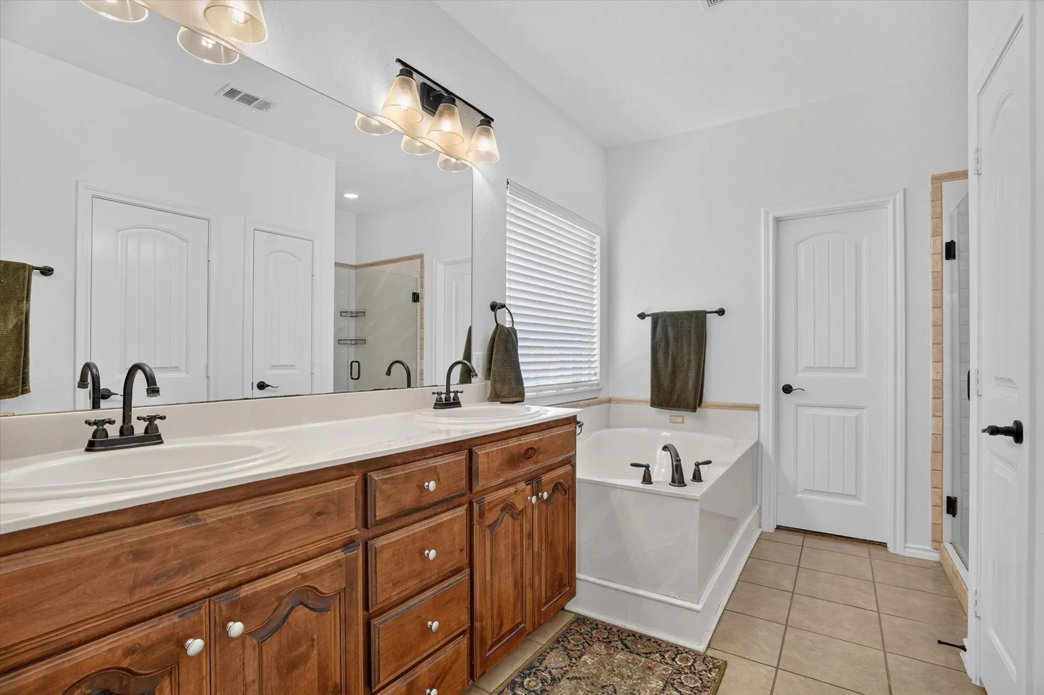 Single Family Residence For Sale in Parker County , 2201 Kaitlyn Drive, Weatherford, Texas 76087, 3 Bedroom, 2 Bathroom, 2 Garage spaces, 1,862 Sqft, built in 2009, mls#21353948, Real Estate Agent in Weatherford, Homes For Sale in Parker county, Homes For Sale in Weatherford, Realtor in Weatherford Texas, Real Estate Brokerage Independent Realty Texas, Luminita Cordes Realtor