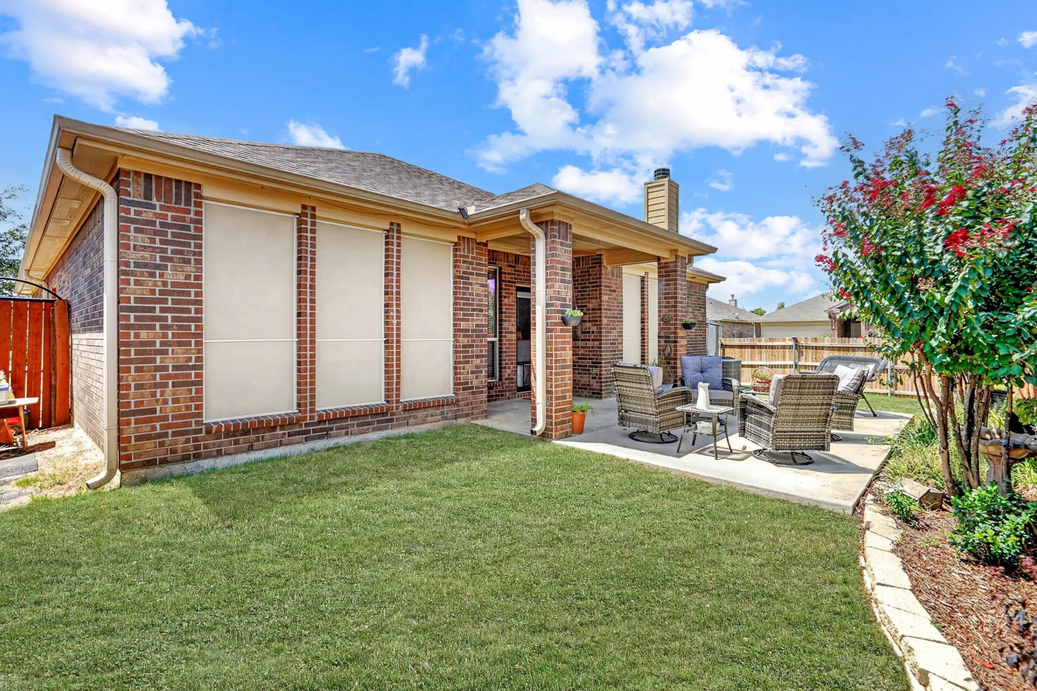 Single Family Residence For Sale in Parker County , 2201 Kaitlyn Drive, Weatherford, Texas 76087, 3 Bedroom, 2 Bathroom, 2 Garage spaces, 1,862 Sqft, built in 2009, mls#21353948, Real Estate Agent in Weatherford, Homes For Sale in Parker county, Homes For Sale in Weatherford, Realtor in Weatherford Texas, Real Estate Brokerage Independent Realty Texas, Luminita Cordes Realtor
