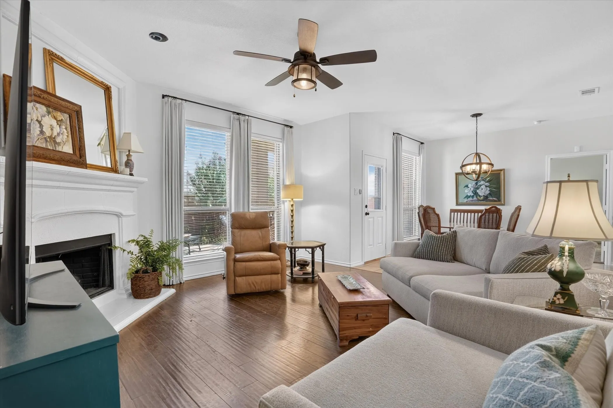 Single Family Residence For Sale in Parker County , 2201 Kaitlyn Drive, Weatherford, Texas 76087, 3 Bedroom, 2 Bathroom, 2 Garage spaces, 1,862 Sqft, built in 2009, mls#21353948, Real Estate Agent in Weatherford, Homes For Sale in Parker county, Homes For Sale in Weatherford, Realtor in Weatherford Texas, Real Estate Brokerage Independent Realty Texas, Luminita Cordes Realtor