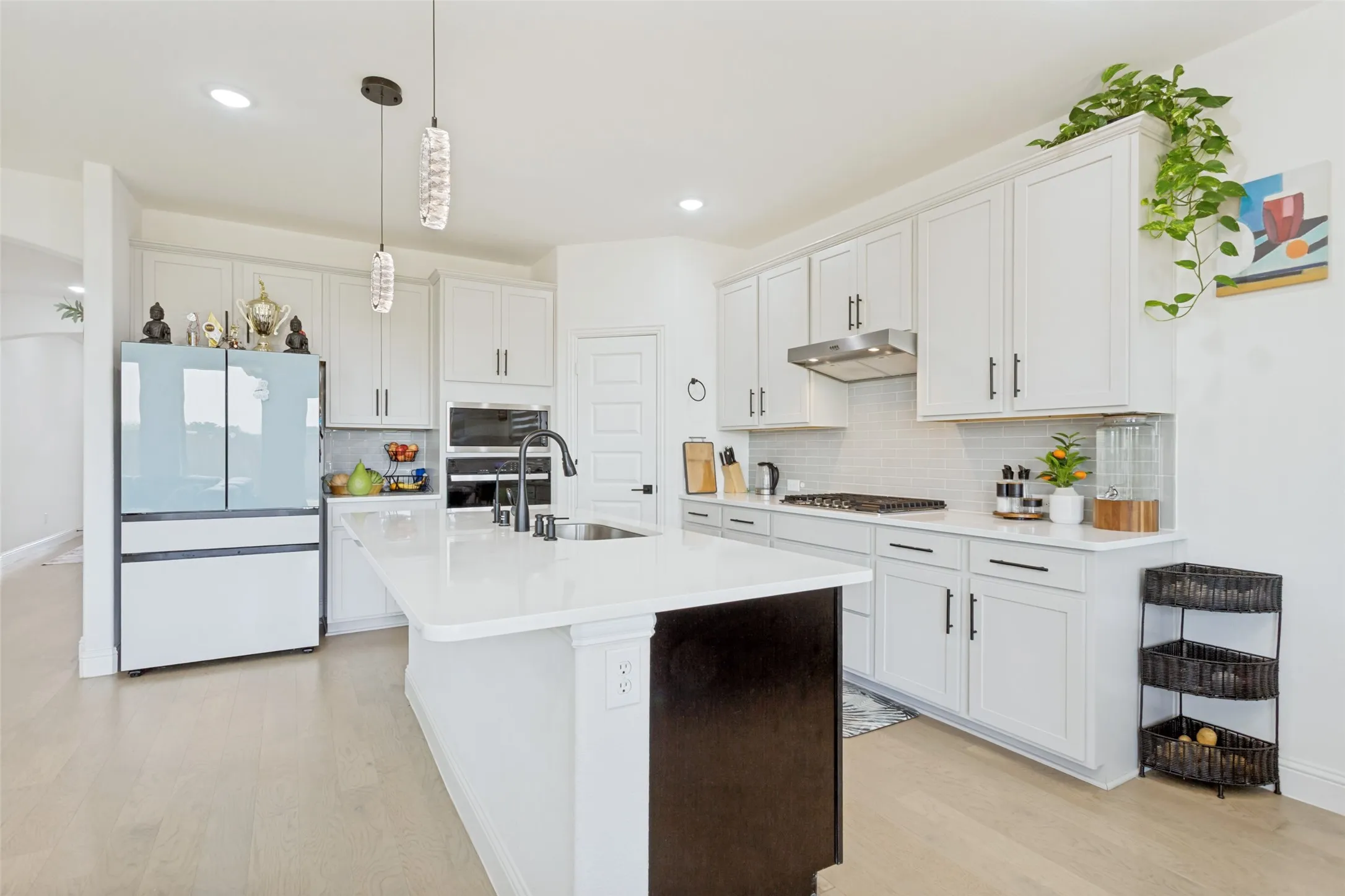 Gourmet quartz kitchen (Refridgerator included), Seperate Dining Area close to kitchen.