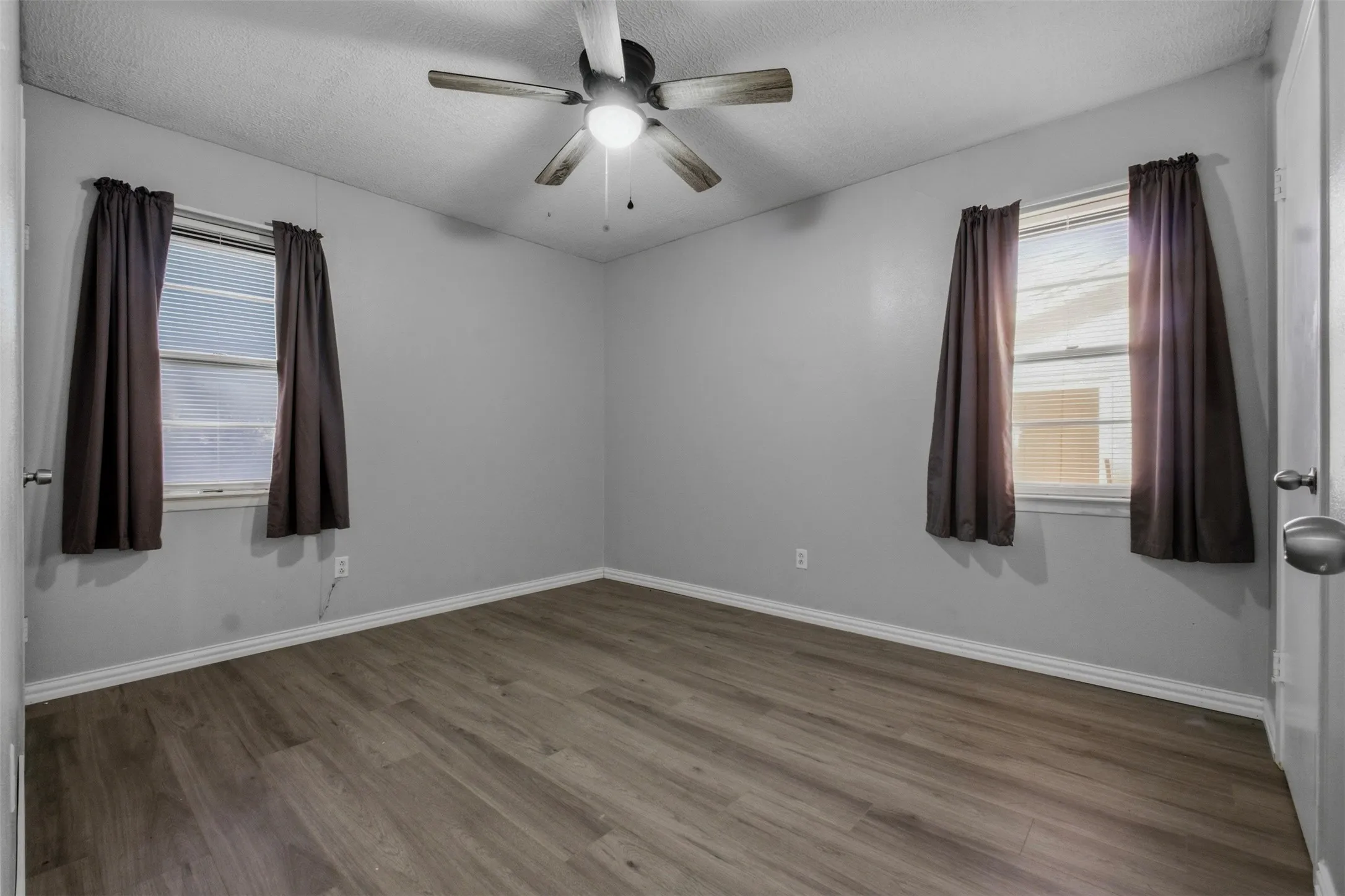 Single Family Residence For Rent in Dallas County , 4577 Bonanza Lane, Dallas, Texas 75211, 3 Bedroom, 2 Bathroom, 1 Garage spaces, 1,018 Sqft, built in 1963, mls#21354157, Real Estate Agent in Dallas, Homes For Rent in Dallas county, Homes For Rent in Dallas, Realtor in Dallas Texas, Real Estate Brokerage Independent Realty Texas, Luminita Cordes Realtor