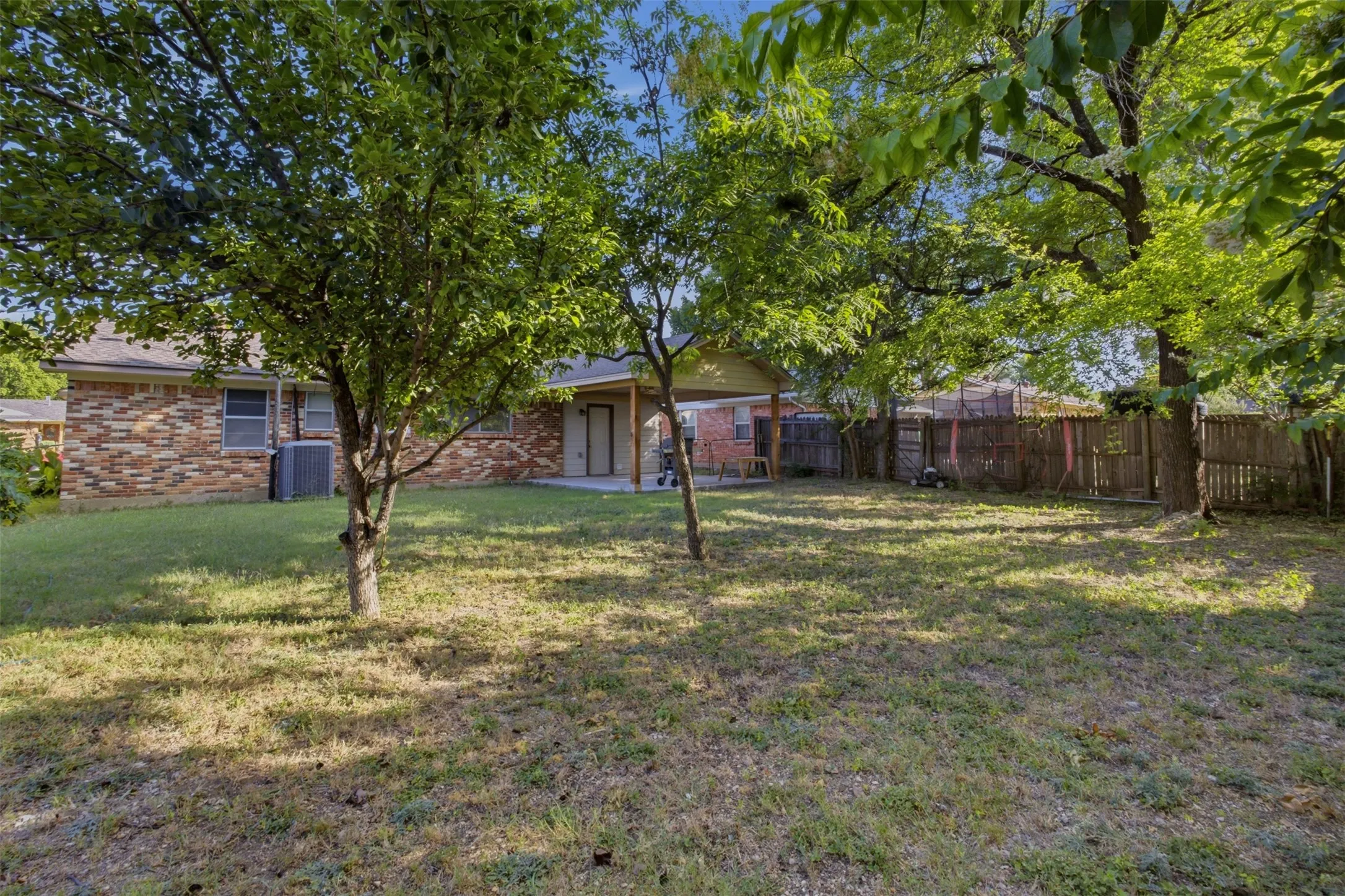 Single Family Residence For Rent in Dallas County , 4577 Bonanza Lane, Dallas, Texas 75211, 3 Bedroom, 2 Bathroom, 1 Garage spaces, 1,018 Sqft, built in 1963, mls#21354157, Real Estate Agent in Dallas, Homes For Rent in Dallas county, Homes For Rent in Dallas, Realtor in Dallas Texas, Real Estate Brokerage Independent Realty Texas, Luminita Cordes Realtor