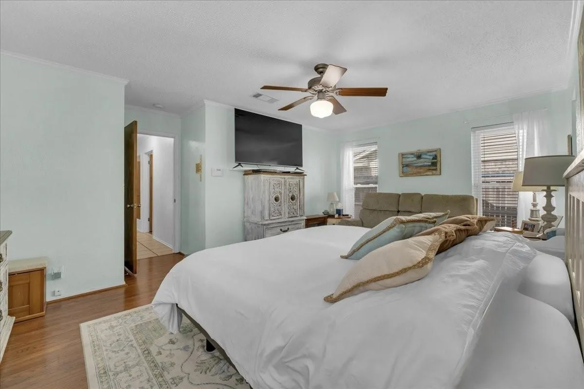 Single Family Residence For Sale in Tarrant County , 4412 Fiesta Circle E, Fort Worth, Texas 76133, 5 Bedroom, 3 Bathroom, 2 Garage spaces, 2,635 Sqft, built in 1973, mls#21353485, Real Estate Agent in Fort Worth, Homes For Sale in Tarrant county, Homes For Sale in Fort Worth, Realtor in Fort Worth Texas, Real Estate Brokerage Independent Realty Texas, Luminita Cordes Realtor