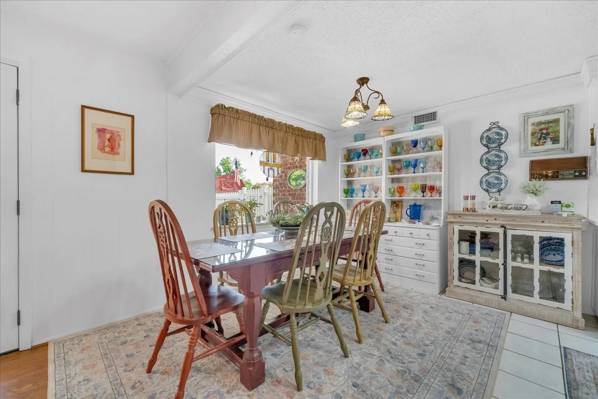 Single Family Residence For Sale in Tarrant County , 4412 Fiesta Circle E, Fort Worth, Texas 76133, 5 Bedroom, 3 Bathroom, 2 Garage spaces, 2,635 Sqft, built in 1973, mls#21353485, Real Estate Agent in Fort Worth, Homes For Sale in Tarrant county, Homes For Sale in Fort Worth, Realtor in Fort Worth Texas, Real Estate Brokerage Independent Realty Texas, Luminita Cordes Realtor