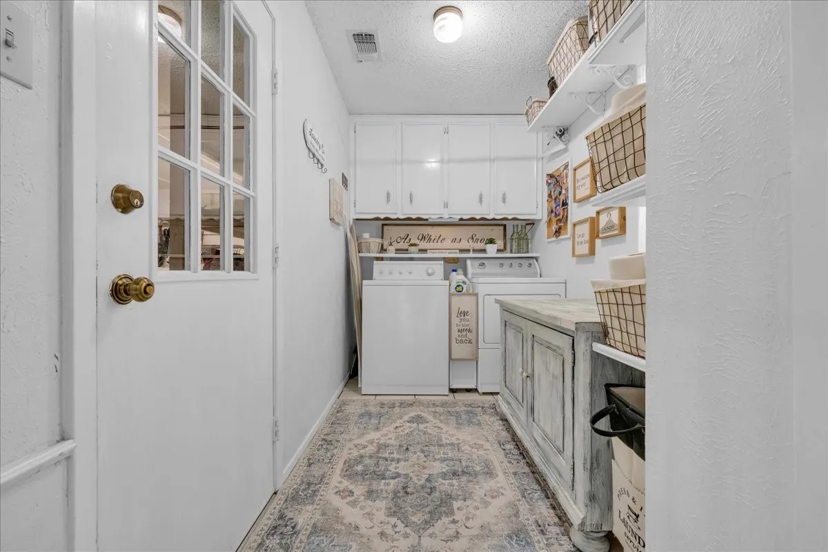 Single Family Residence For Sale in Tarrant County , 4412 Fiesta Circle E, Fort Worth, Texas 76133, 5 Bedroom, 3 Bathroom, 2 Garage spaces, 2,635 Sqft, built in 1973, mls#21353485, Real Estate Agent in Fort Worth, Homes For Sale in Tarrant county, Homes For Sale in Fort Worth, Realtor in Fort Worth Texas, Real Estate Brokerage Independent Realty Texas, Luminita Cordes Realtor