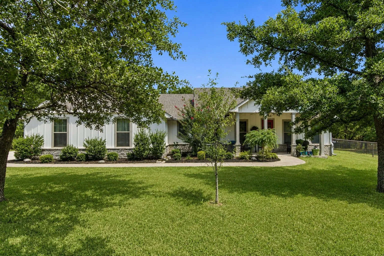 Single Family Residence For Sale in Parker County , 374 Clark Lake Road, Weatherford, Texas 76088, 3 Bedroom, 2 Bathroom, 2 Garage spaces, 2,039 Sqft, built in 2022, mls#21354139, Real Estate Agent in Weatherford, Homes For Sale in Parker county, Homes For Sale in Weatherford, Realtor in Weatherford Texas, Real Estate Brokerage Independent Realty Texas, Luminita Cordes Realtor