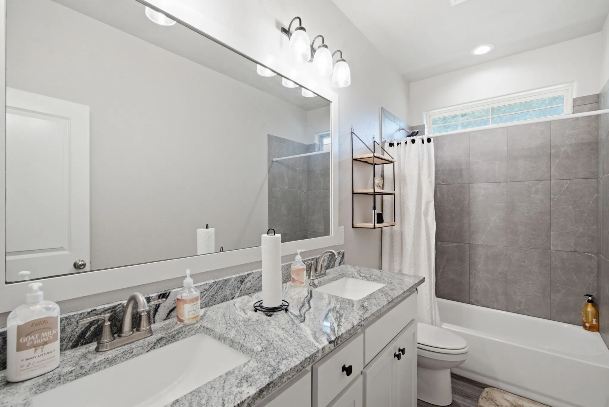Single Family Residence For Sale in Parker County , 374 Clark Lake Road, Weatherford, Texas 76088, 3 Bedroom, 2 Bathroom, 2 Garage spaces, 2,039 Sqft, built in 2022, mls#21354139, Real Estate Agent in Weatherford, Homes For Sale in Parker county, Homes For Sale in Weatherford, Realtor in Weatherford Texas, Real Estate Brokerage Independent Realty Texas, Luminita Cordes Realtor