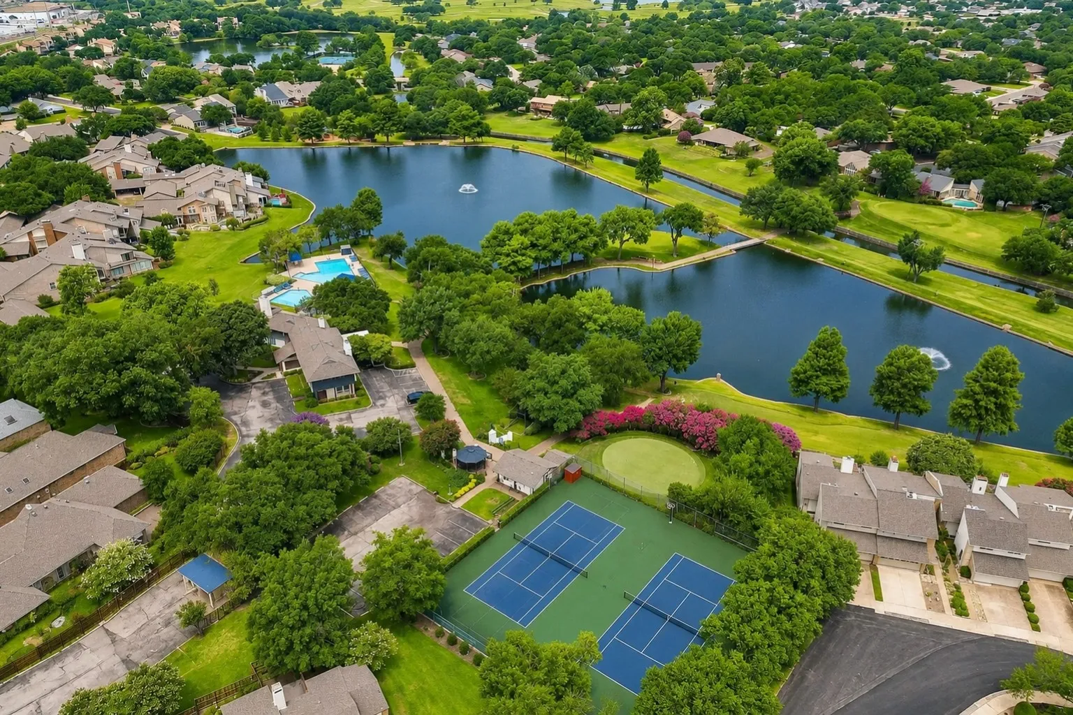 Single Family Residence For Sale in Dallas County , 1806 Lakecrest Court, Carrollton, Texas 75006, 3 Bedroom, 3 Bathroom, 2 Garage spaces, 2,192 Sqft, built in 1972, mls#21322333, Real Estate Agent in Carrollton, Homes For Sale in Dallas county, Homes For Sale in Carrollton, Realtor in Carrollton Texas, Real Estate Brokerage Independent Realty Texas, Luminita Cordes Realtor