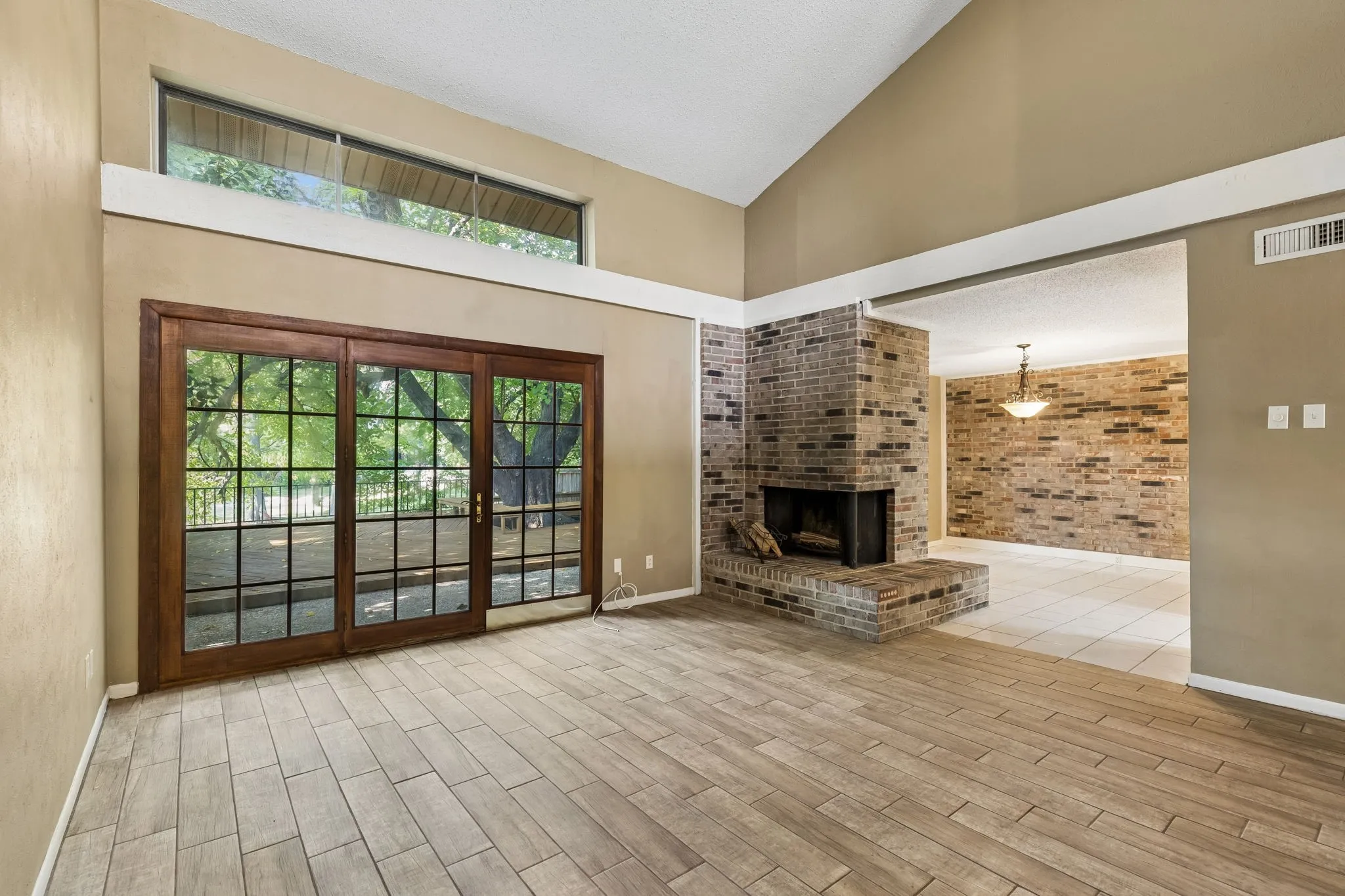 Single Family Residence For Sale in Dallas County , 1806 Lakecrest Court, Carrollton, Texas 75006, 3 Bedroom, 3 Bathroom, 2 Garage spaces, 2,192 Sqft, built in 1972, mls#21322333, Real Estate Agent in Carrollton, Homes For Sale in Dallas county, Homes For Sale in Carrollton, Realtor in Carrollton Texas, Real Estate Brokerage Independent Realty Texas, Luminita Cordes Realtor