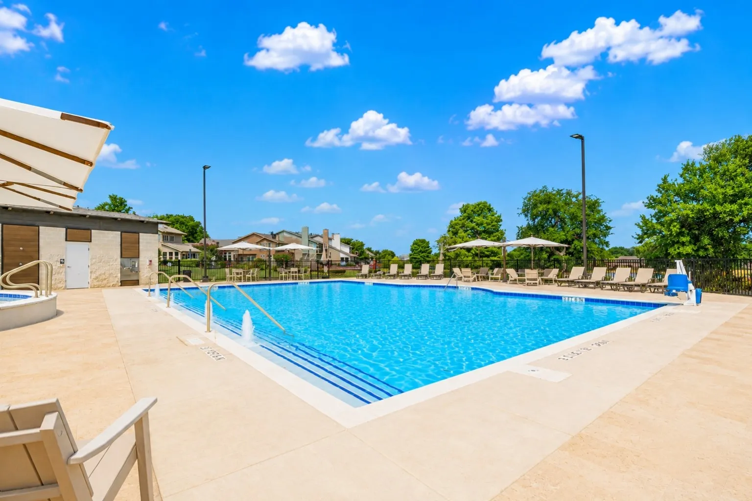 Single Family Residence For Sale in Dallas County , 1806 Lakecrest Court, Carrollton, Texas 75006, 3 Bedroom, 3 Bathroom, 2 Garage spaces, 2,192 Sqft, built in 1972, mls#21322333, Real Estate Agent in Carrollton, Homes For Sale in Dallas county, Homes For Sale in Carrollton, Realtor in Carrollton Texas, Real Estate Brokerage Independent Realty Texas, Luminita Cordes Realtor