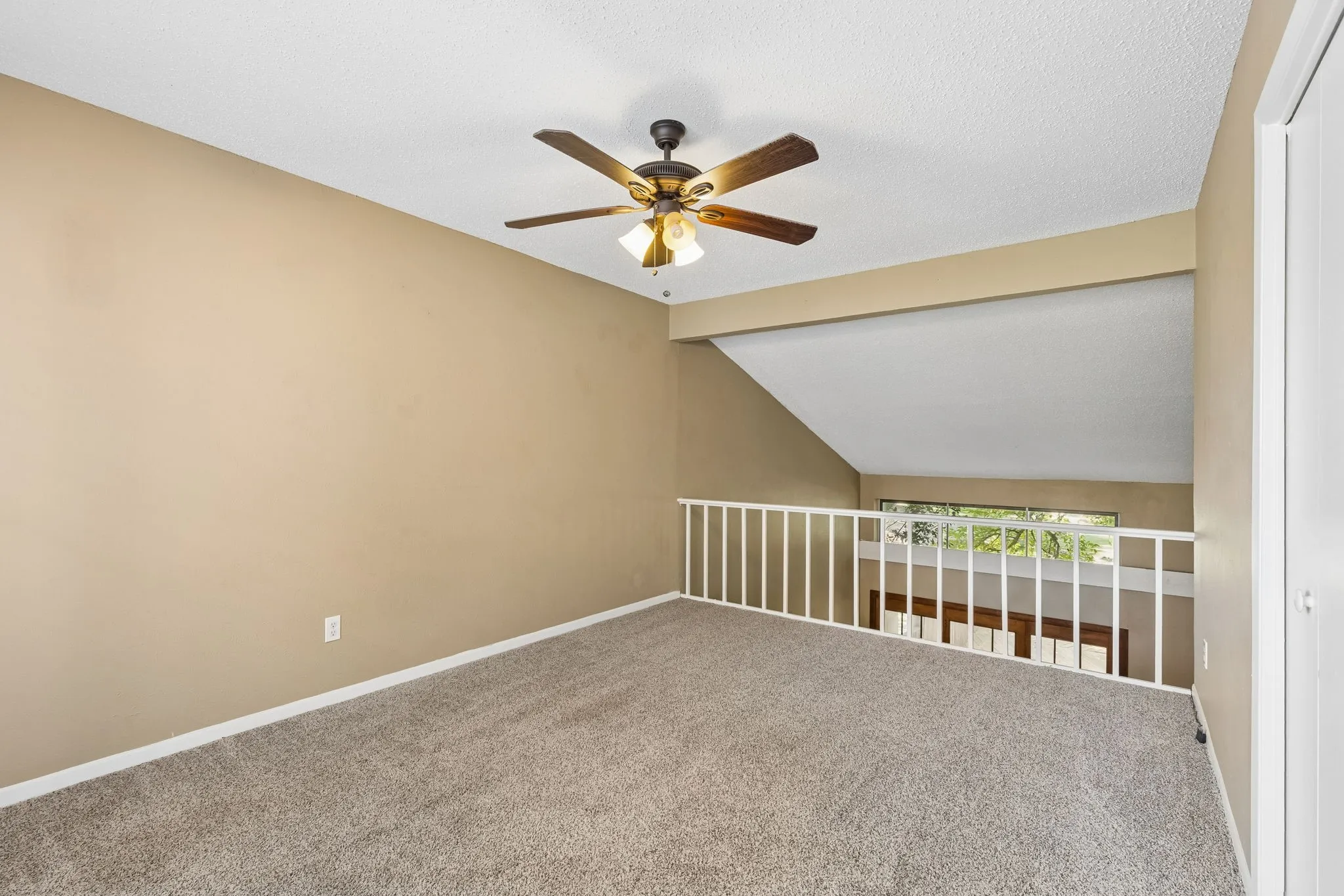 Single Family Residence For Sale in Dallas County , 1806 Lakecrest Court, Carrollton, Texas 75006, 3 Bedroom, 3 Bathroom, 2 Garage spaces, 2,192 Sqft, built in 1972, mls#21322333, Real Estate Agent in Carrollton, Homes For Sale in Dallas county, Homes For Sale in Carrollton, Realtor in Carrollton Texas, Real Estate Brokerage Independent Realty Texas, Luminita Cordes Realtor