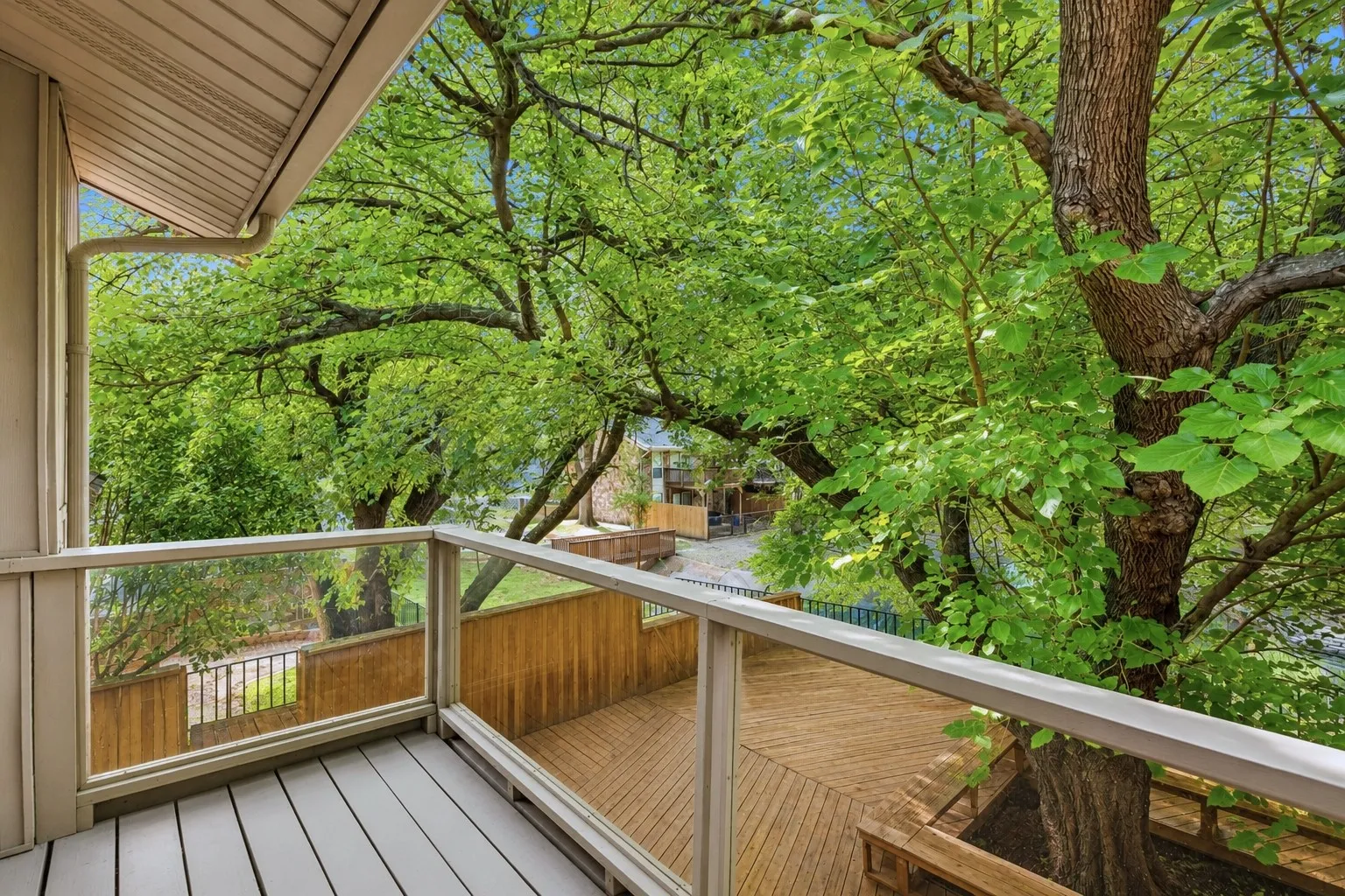 Single Family Residence For Sale in Dallas County , 1806 Lakecrest Court, Carrollton, Texas 75006, 3 Bedroom, 3 Bathroom, 2 Garage spaces, 2,192 Sqft, built in 1972, mls#21322333, Real Estate Agent in Carrollton, Homes For Sale in Dallas county, Homes For Sale in Carrollton, Realtor in Carrollton Texas, Real Estate Brokerage Independent Realty Texas, Luminita Cordes Realtor