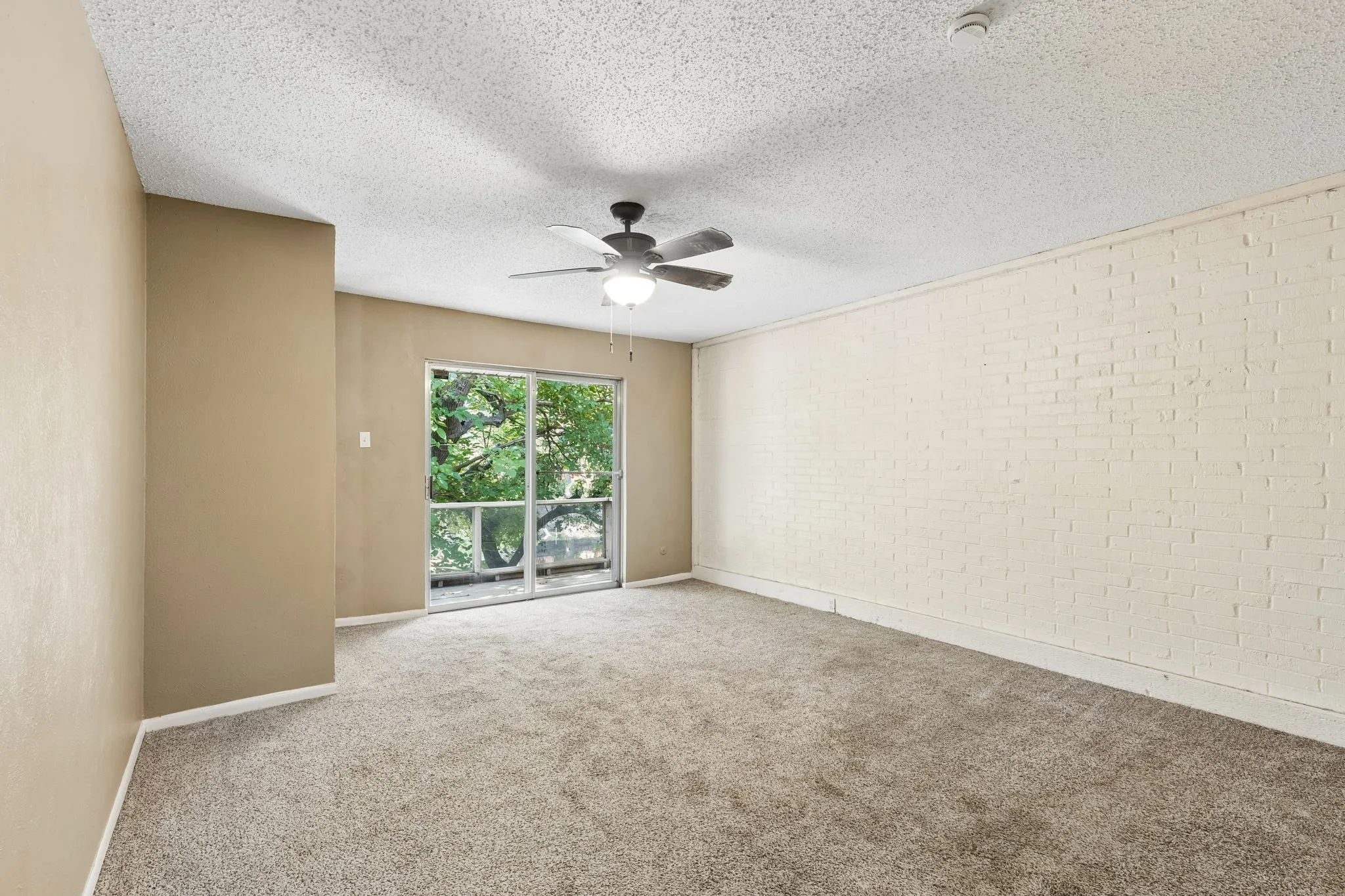 Single Family Residence For Sale in Dallas County , 1806 Lakecrest Court, Carrollton, Texas 75006, 3 Bedroom, 3 Bathroom, 2 Garage spaces, 2,192 Sqft, built in 1972, mls#21322333, Real Estate Agent in Carrollton, Homes For Sale in Dallas county, Homes For Sale in Carrollton, Realtor in Carrollton Texas, Real Estate Brokerage Independent Realty Texas, Luminita Cordes Realtor