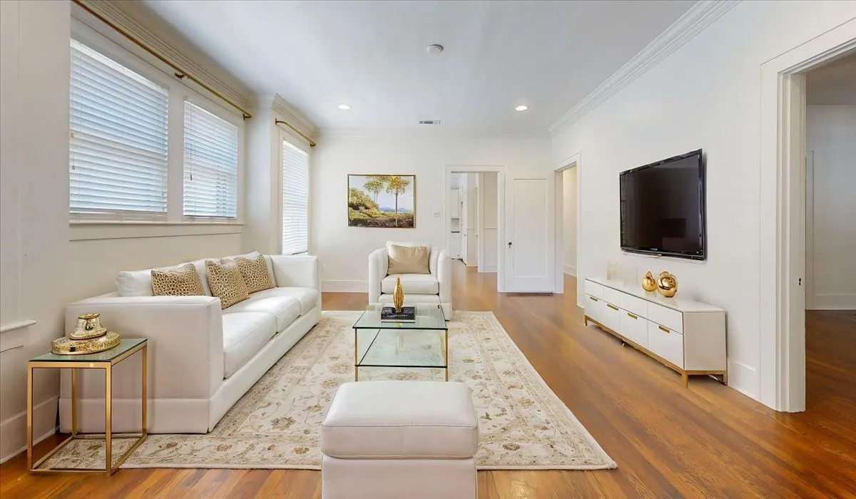 Secondary Living area OR formal dining, as it was originally built.  VIRTUALLY STAGED