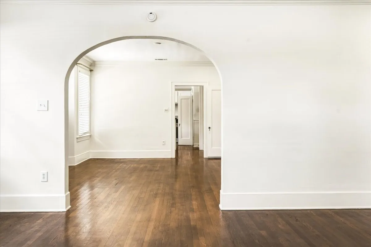 Arched entrance between living/dining or living/living
